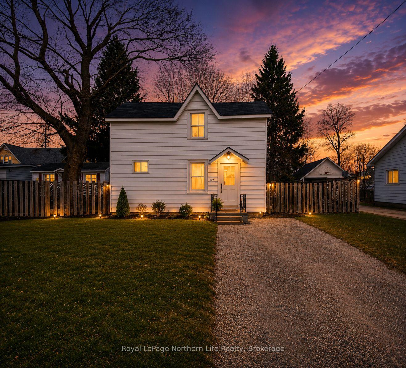 Photo 2 of 630 First Street S, Gravenhurst, Muskoka (S) — HOMEH