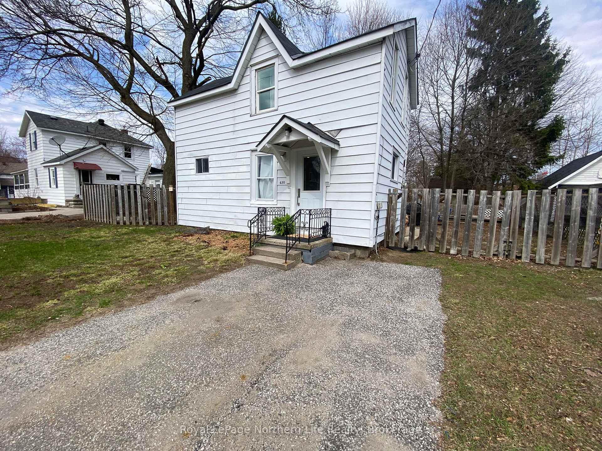 Photo 3 of 630 First Street S, Gravenhurst, Muskoka (S) — HOMEH