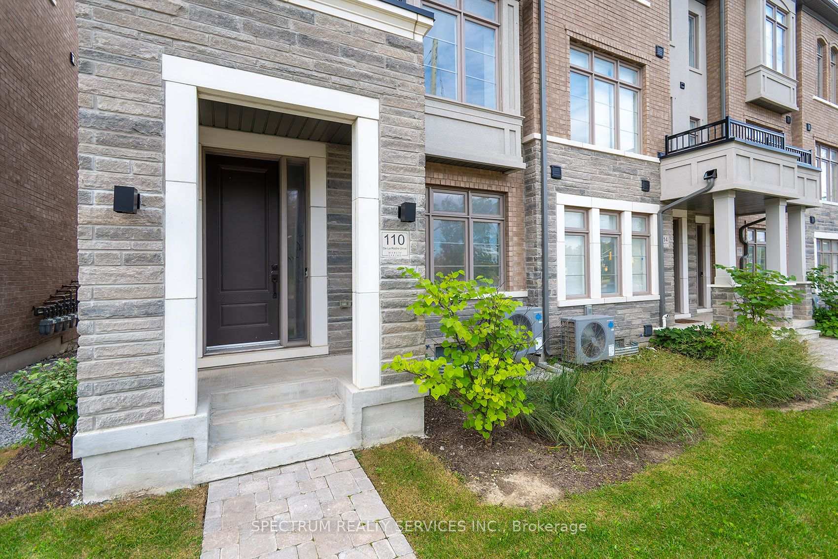 Photo 3 of 110 De La Roche Drive, Vaughan, Vellore Village — HOMEH