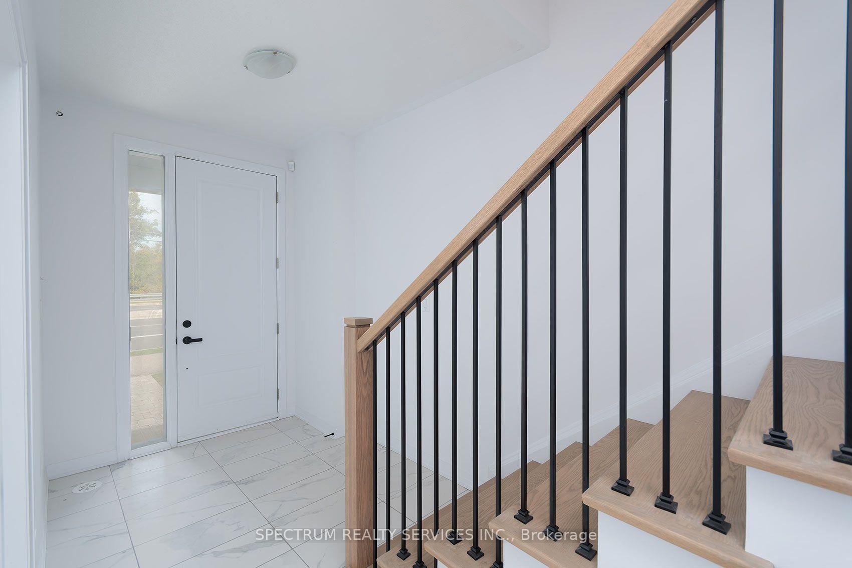 Photo 4 of 110 De La Roche Drive, Vaughan, Vellore Village — HOMEH