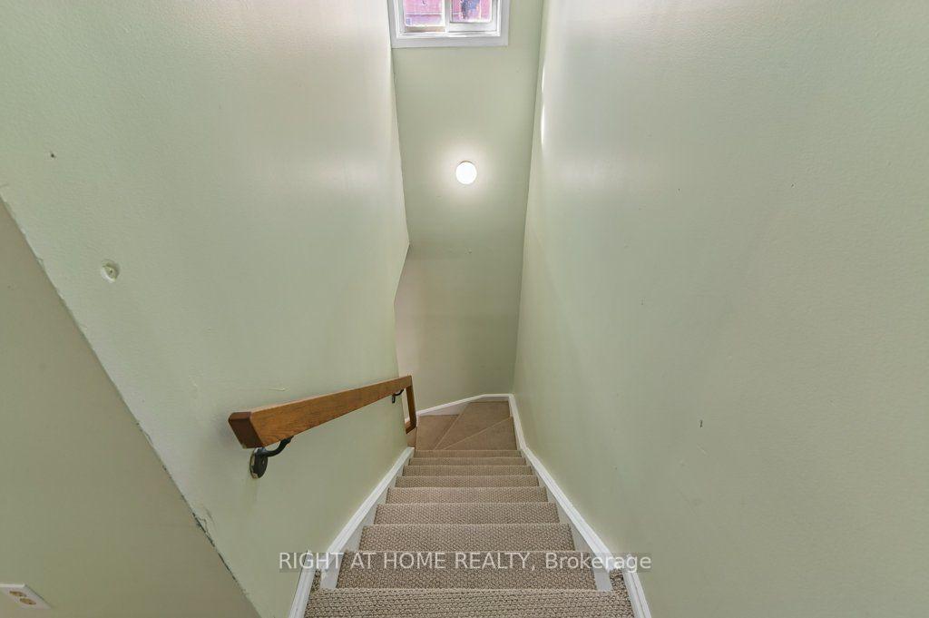 Photo 12 of 3 Benlark Road, Ottawa, Barrhaven - On the Green — HOMEH