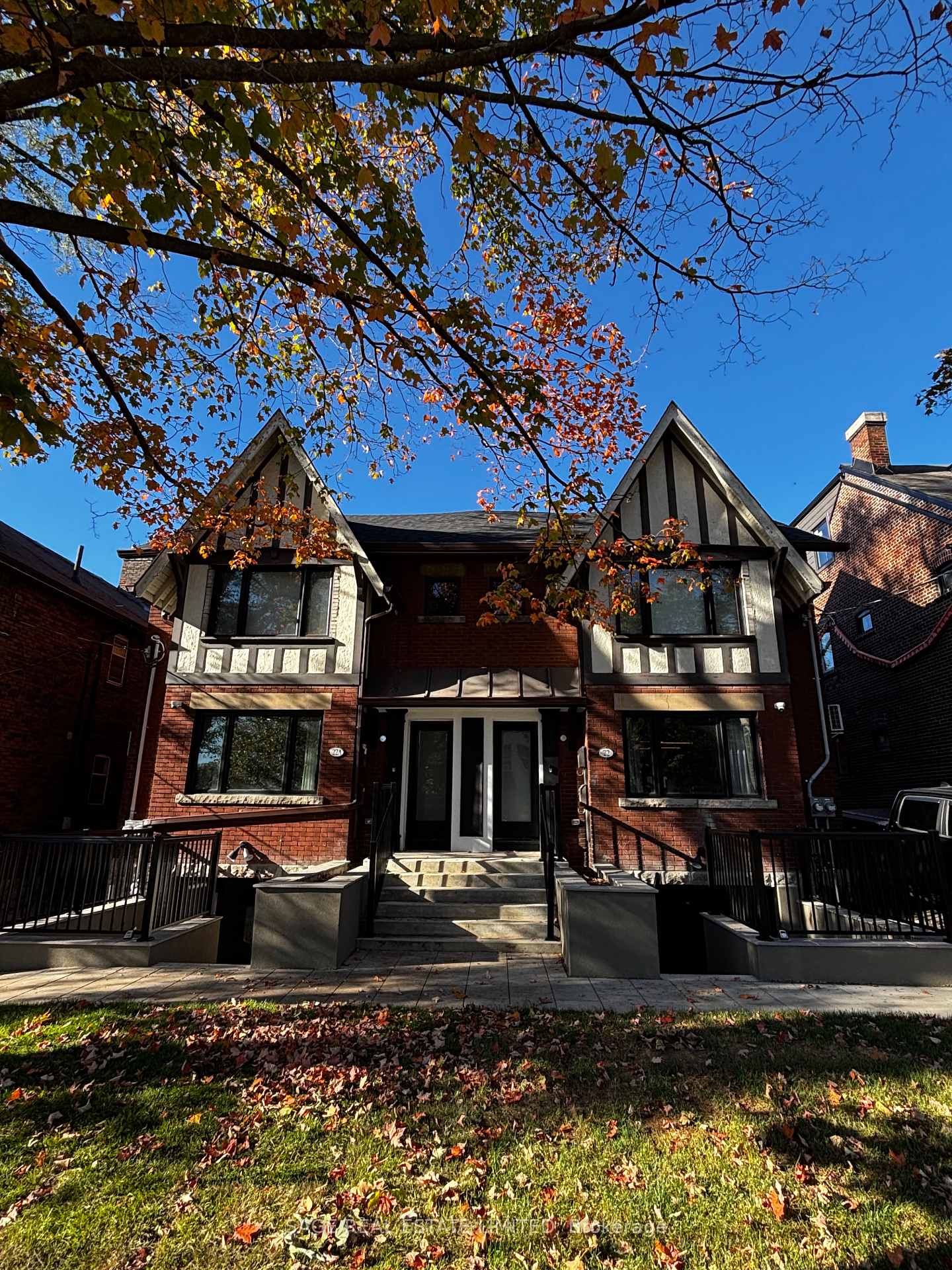 Photo 2 of Unit Walk Out, 22 Austin Terrace, Toronto, Casa Loma — HOMEH