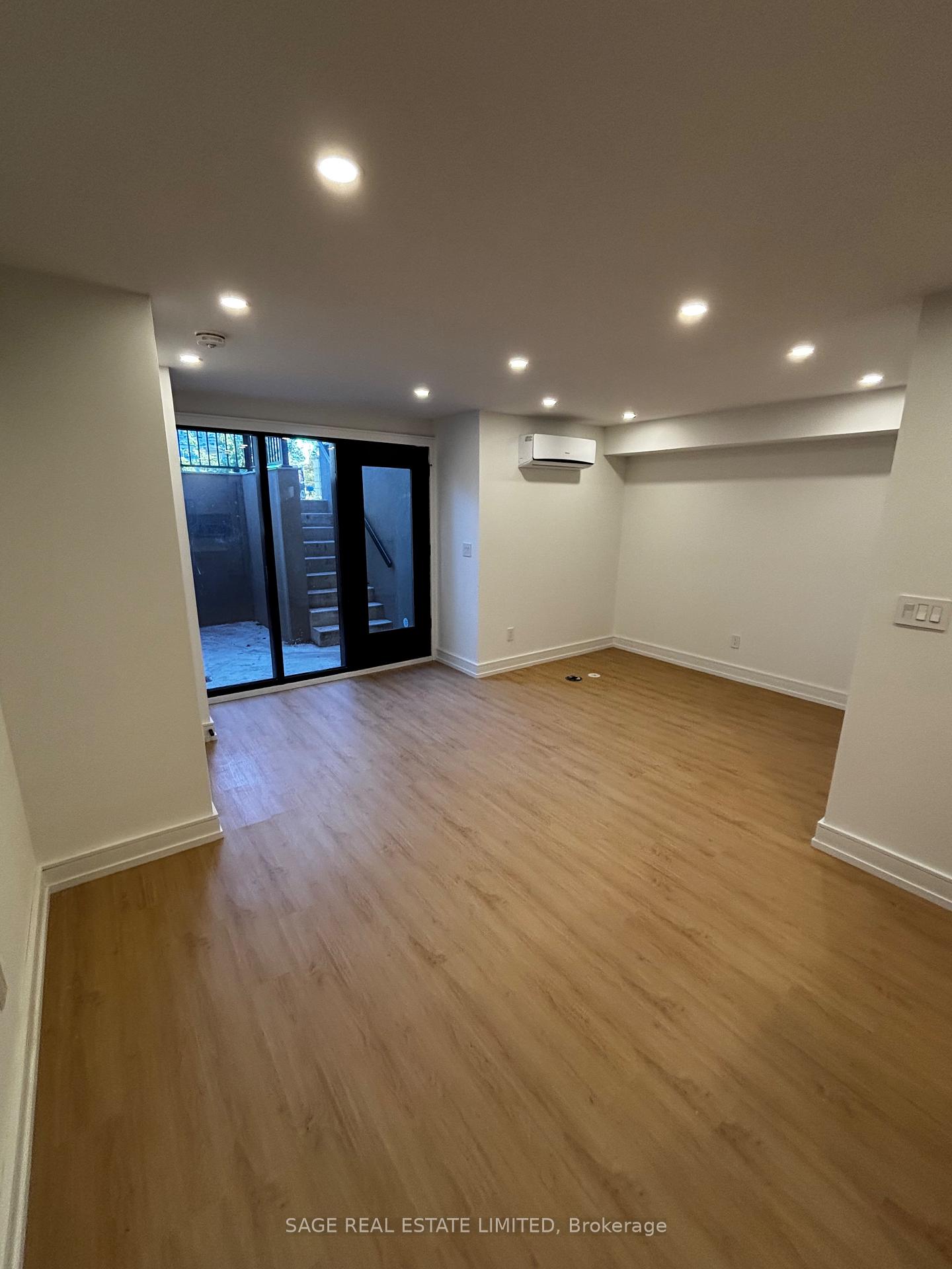 Photo 4 of Unit Walk Out, 22 Austin Terrace, Toronto, Casa Loma — HOMEH