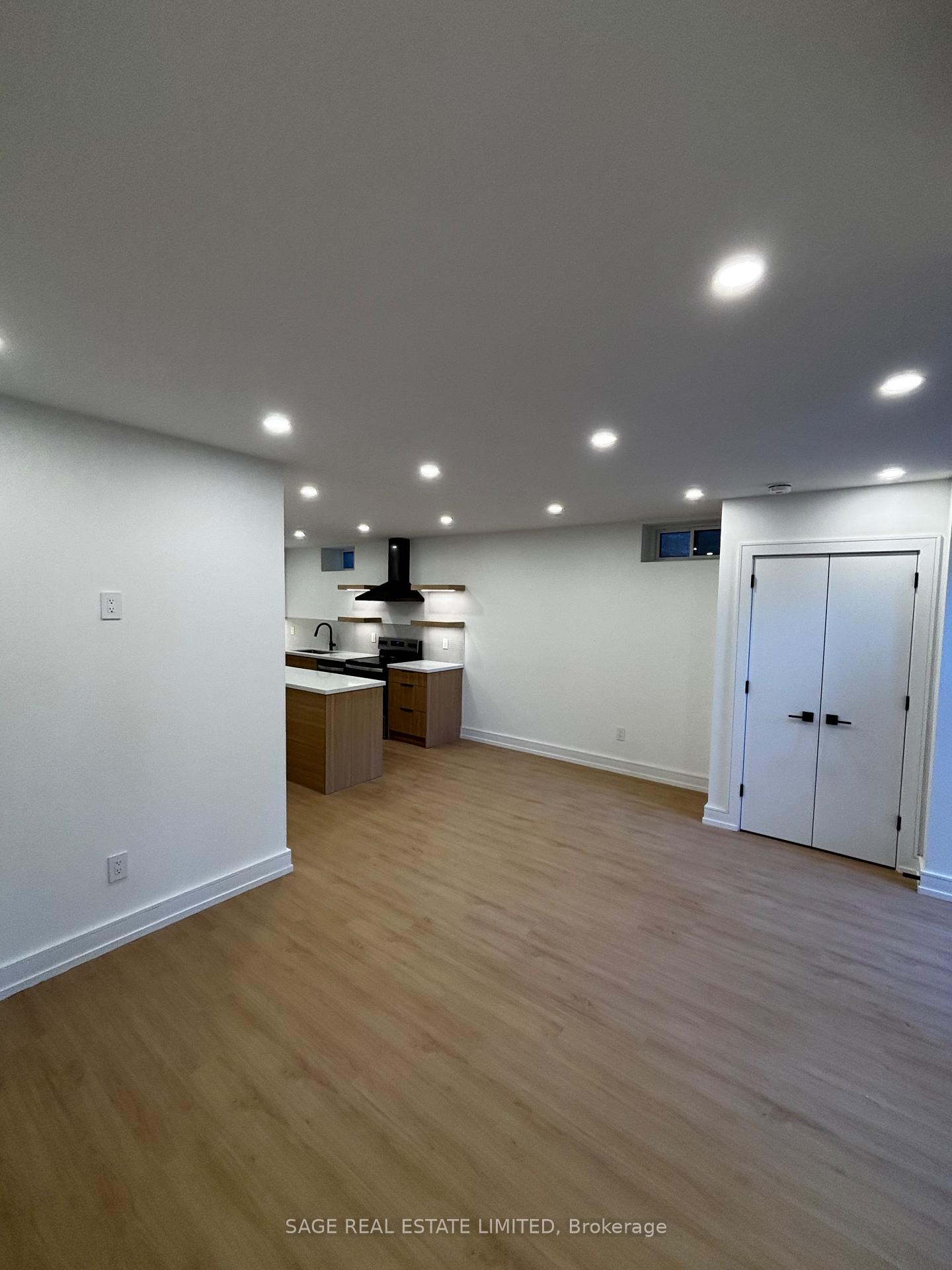 Photo 6 of Unit Walk Out, 22 Austin Terrace, Toronto, Casa Loma — HOMEH