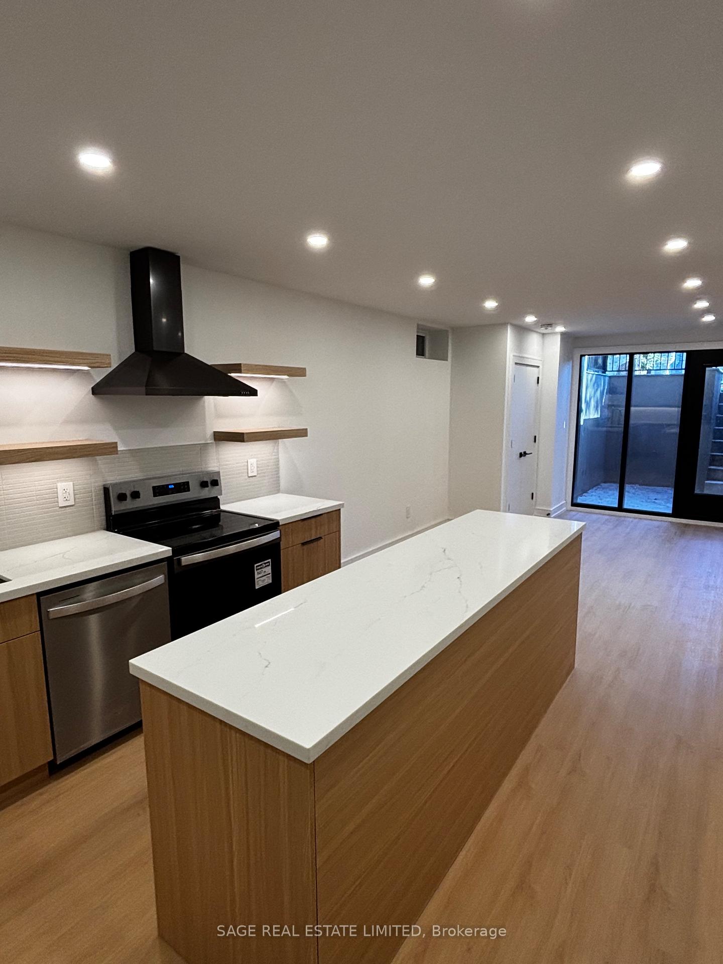 Photo 7 of Unit Walk Out, 22 Austin Terrace, Toronto, Casa Loma — HOMEH