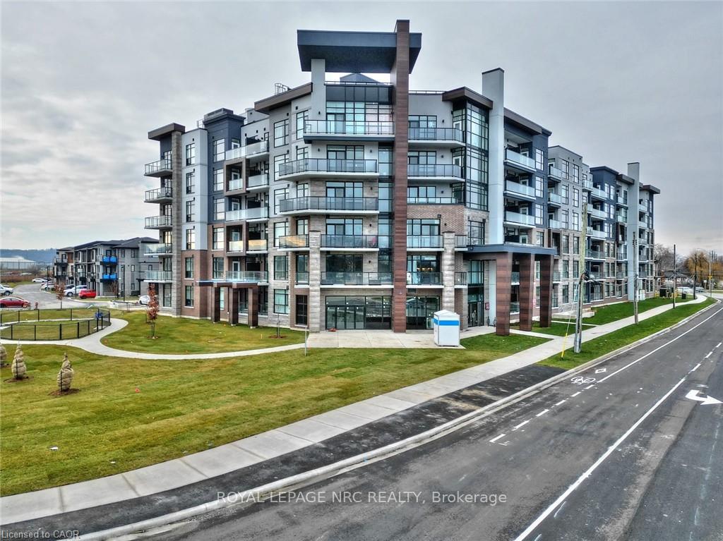 Photo of Unit 504, 600 North Service Road