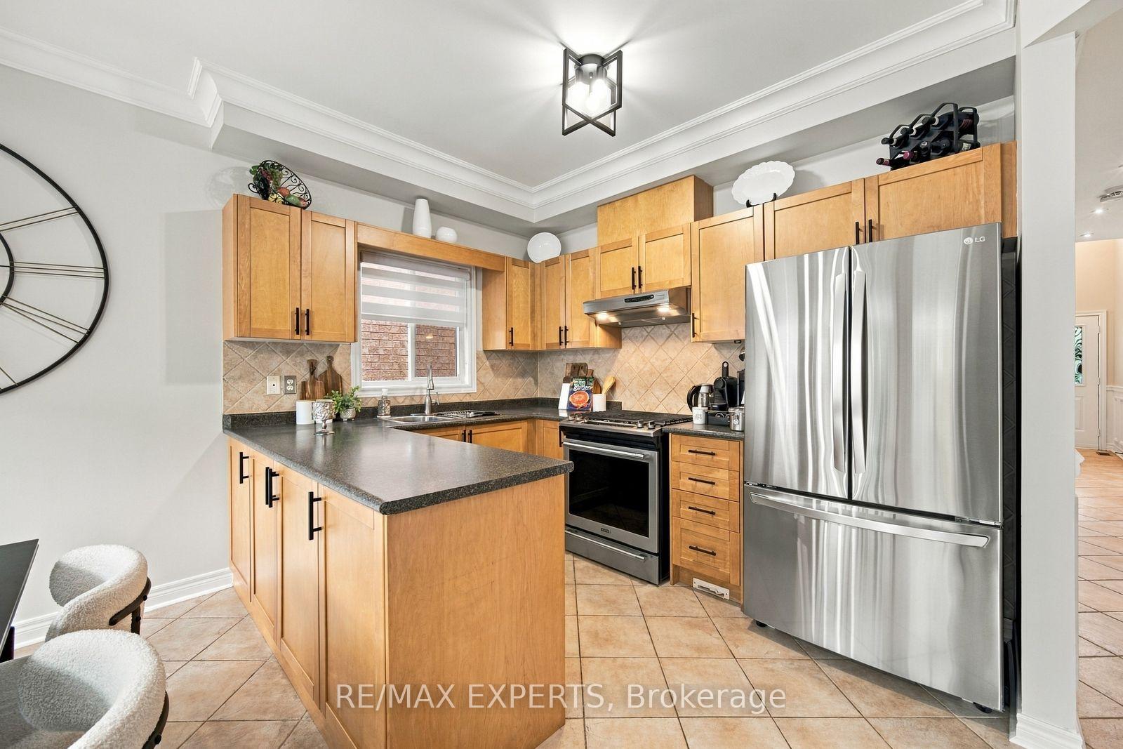 Photo 9 of 75 Keegan Crescent, Vaughan, Sonoma Heights — HOMEH