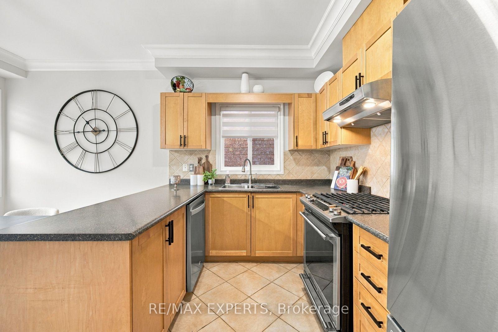 Photo 10 of 75 Keegan Crescent, Vaughan, Sonoma Heights — HOMEH