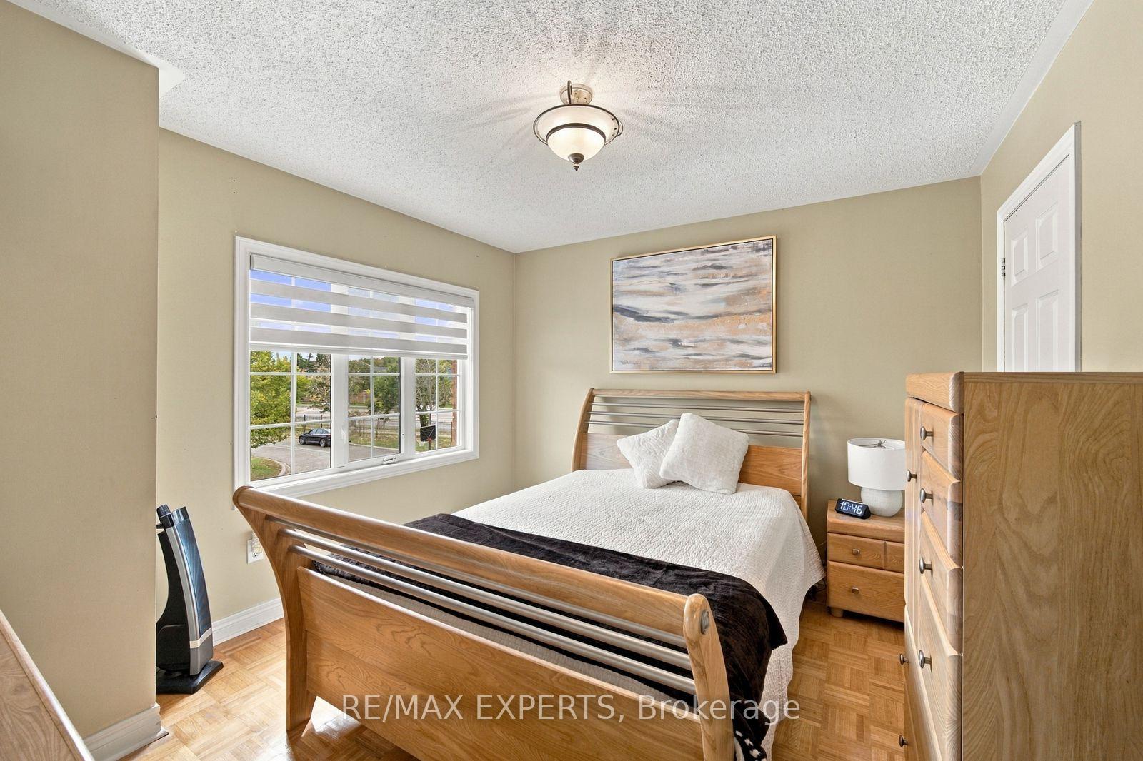 Photo 11 of 75 Keegan Crescent, Vaughan, Sonoma Heights — HOMEH
