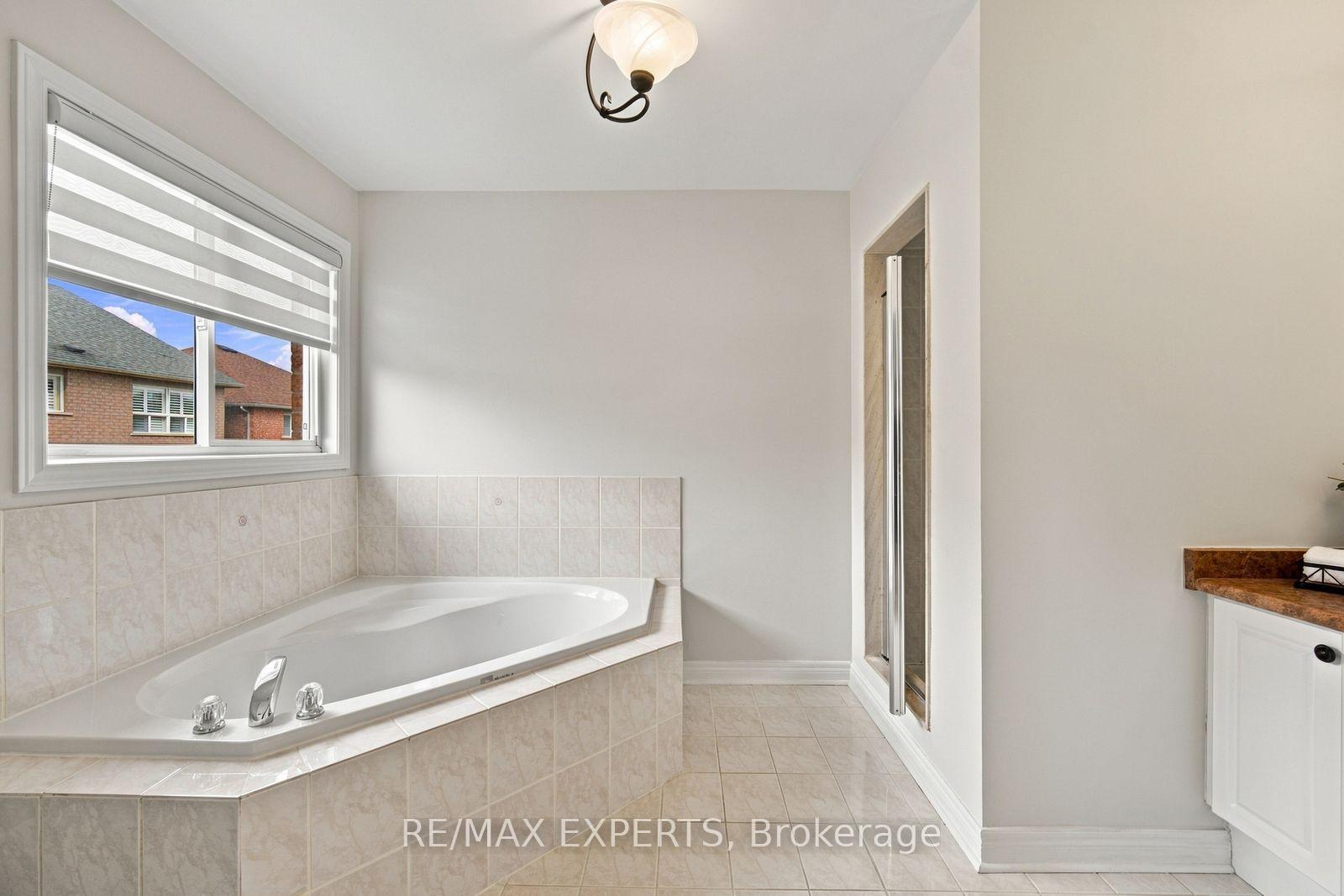 Photo 19 of 75 Keegan Crescent, Vaughan, Sonoma Heights — HOMEH