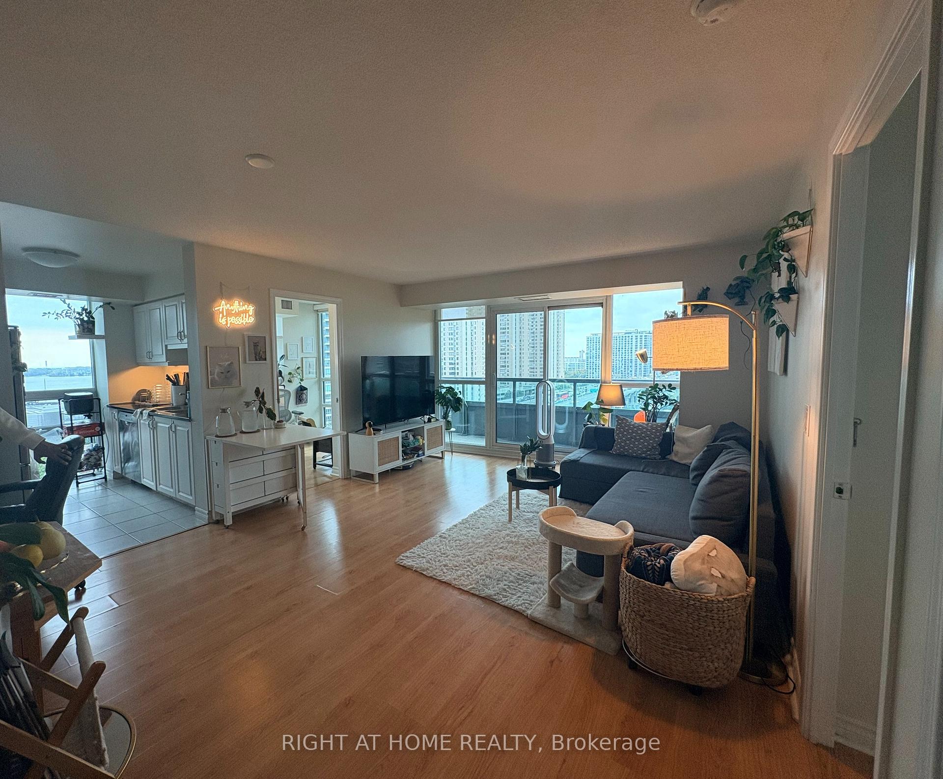 Photo 5 of Unit 1208, 25 Lower Simcoe Street, Toronto, Waterfront Communities — HOMEH