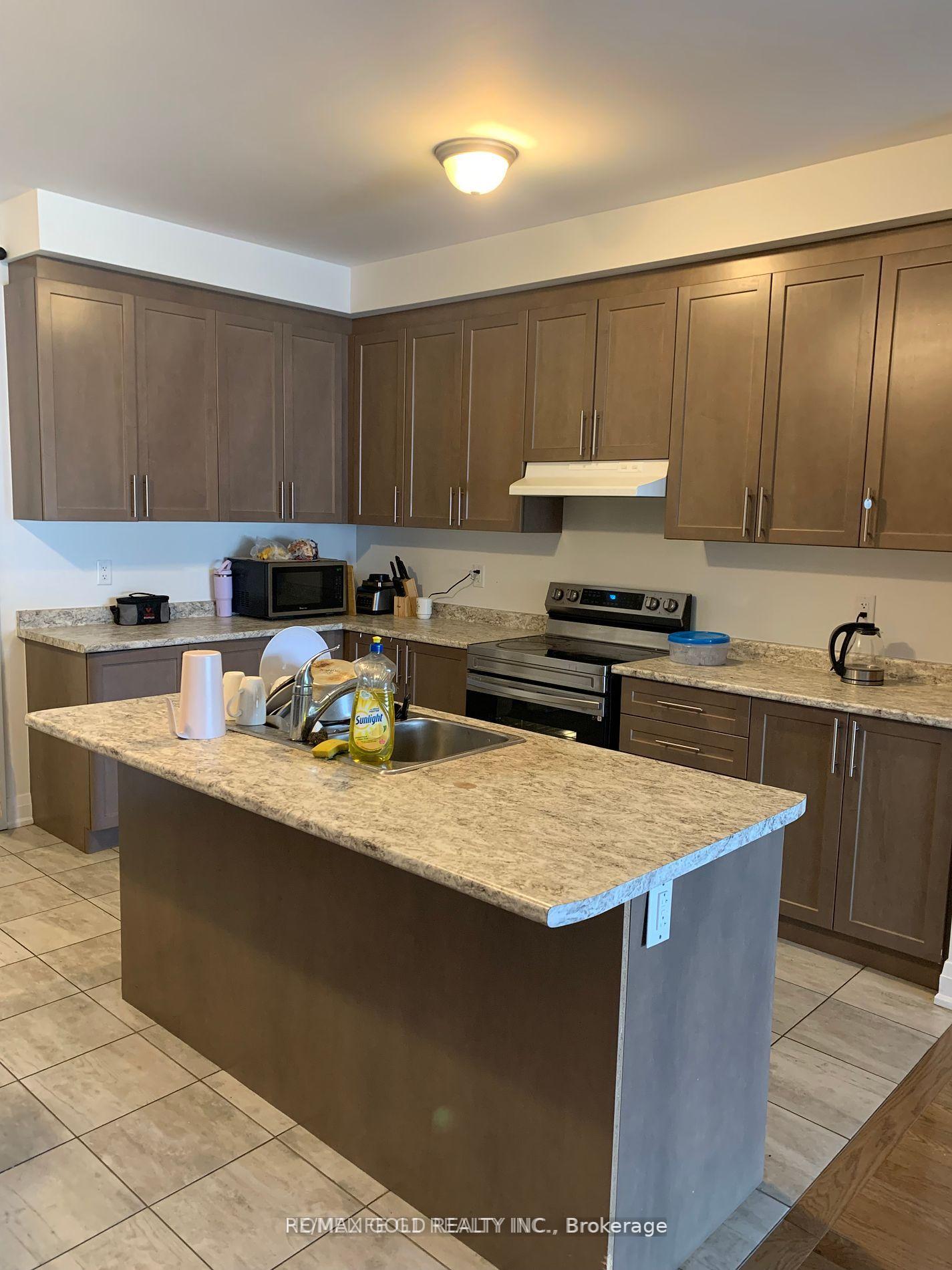 Photo 2 of 35 Dalbeattie Drive, Brampton, Bram West — HOMEH