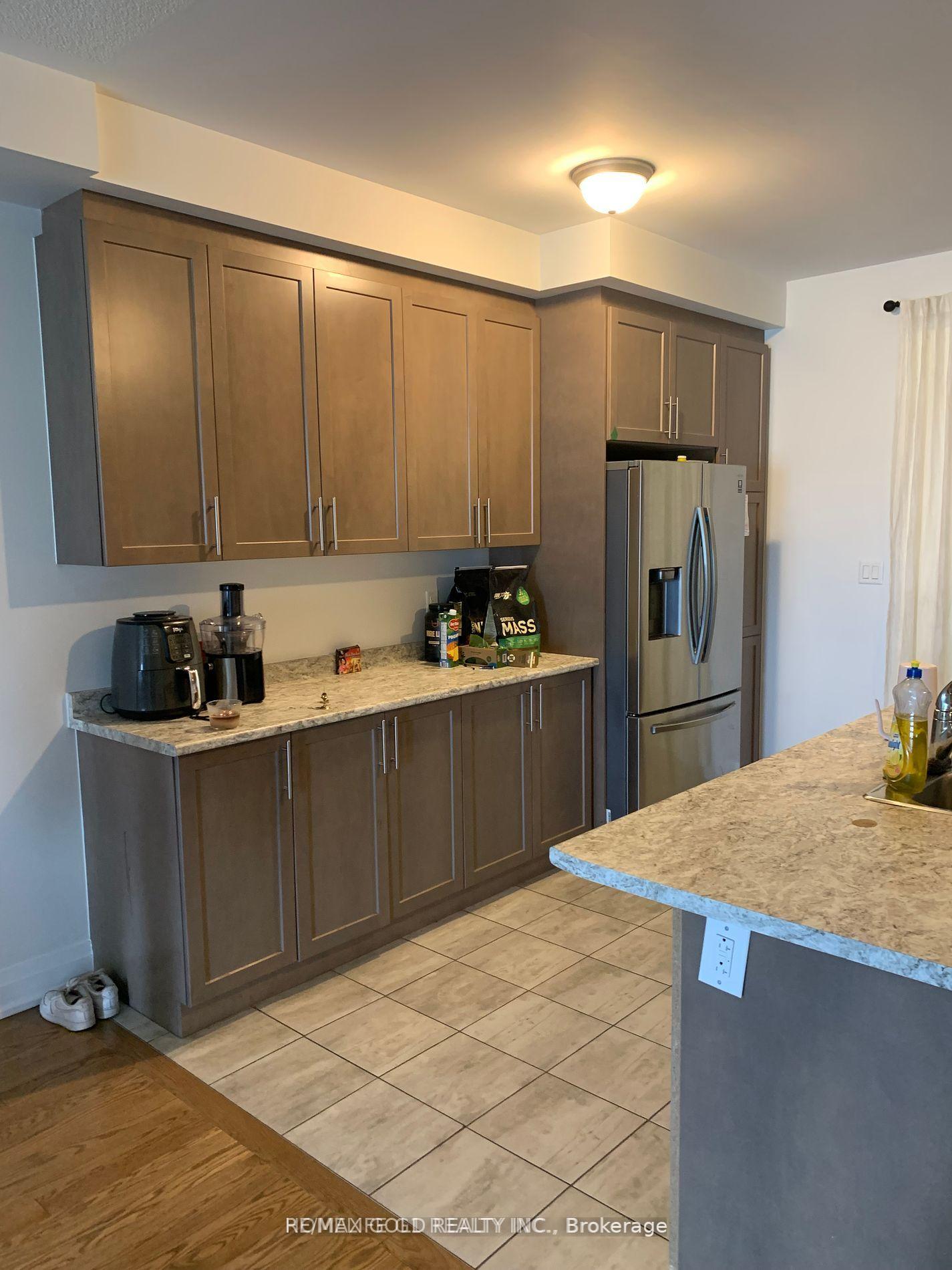 Photo 3 of 35 Dalbeattie Drive, Brampton, Bram West — HOMEH