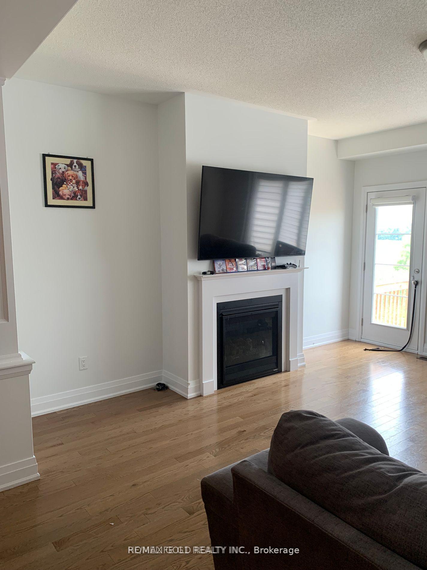 Photo 4 of 35 Dalbeattie Drive, Brampton, Bram West — HOMEH