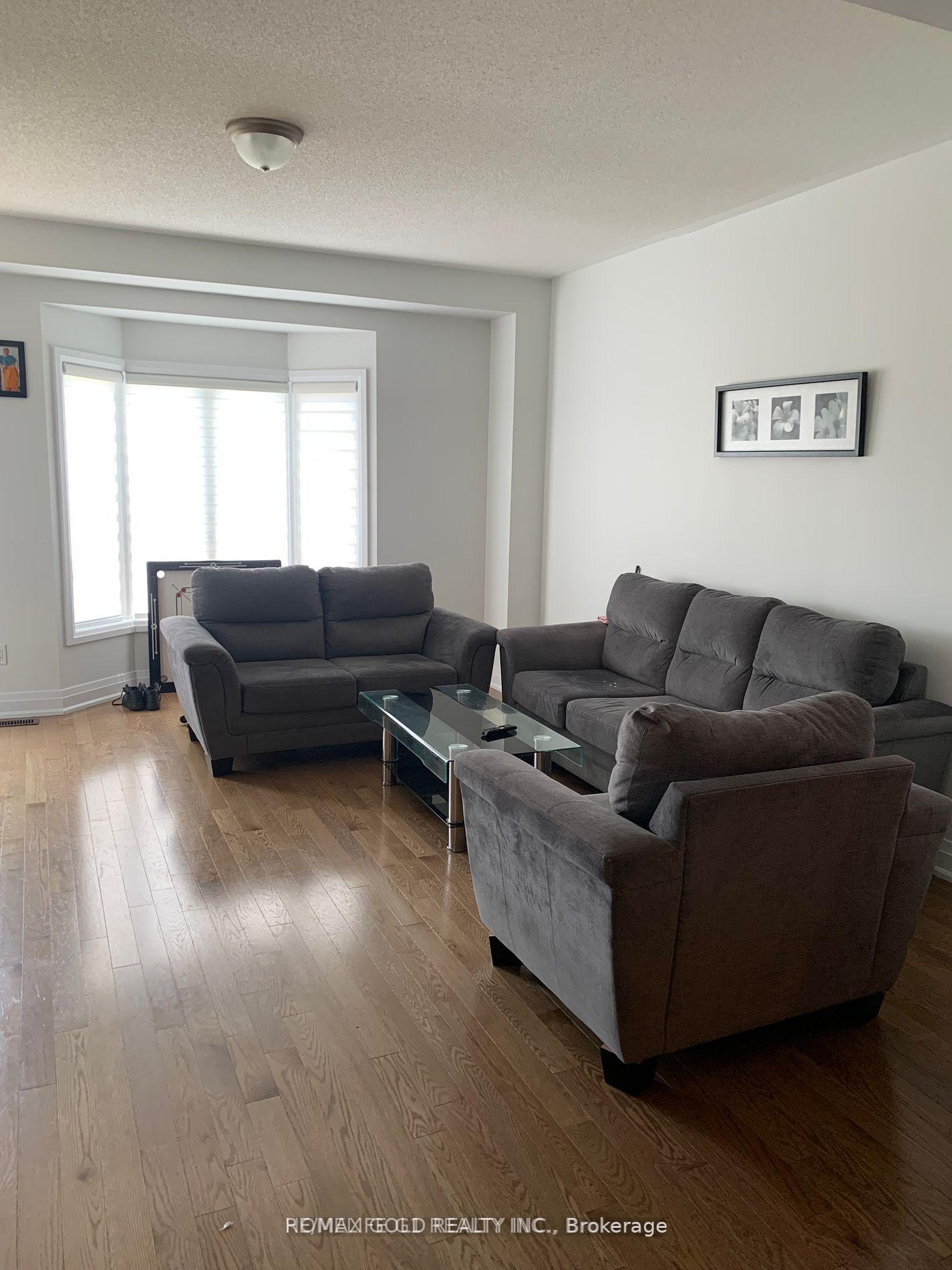 Photo 12 of 35 Dalbeattie Drive, Brampton, Bram West — HOMEH