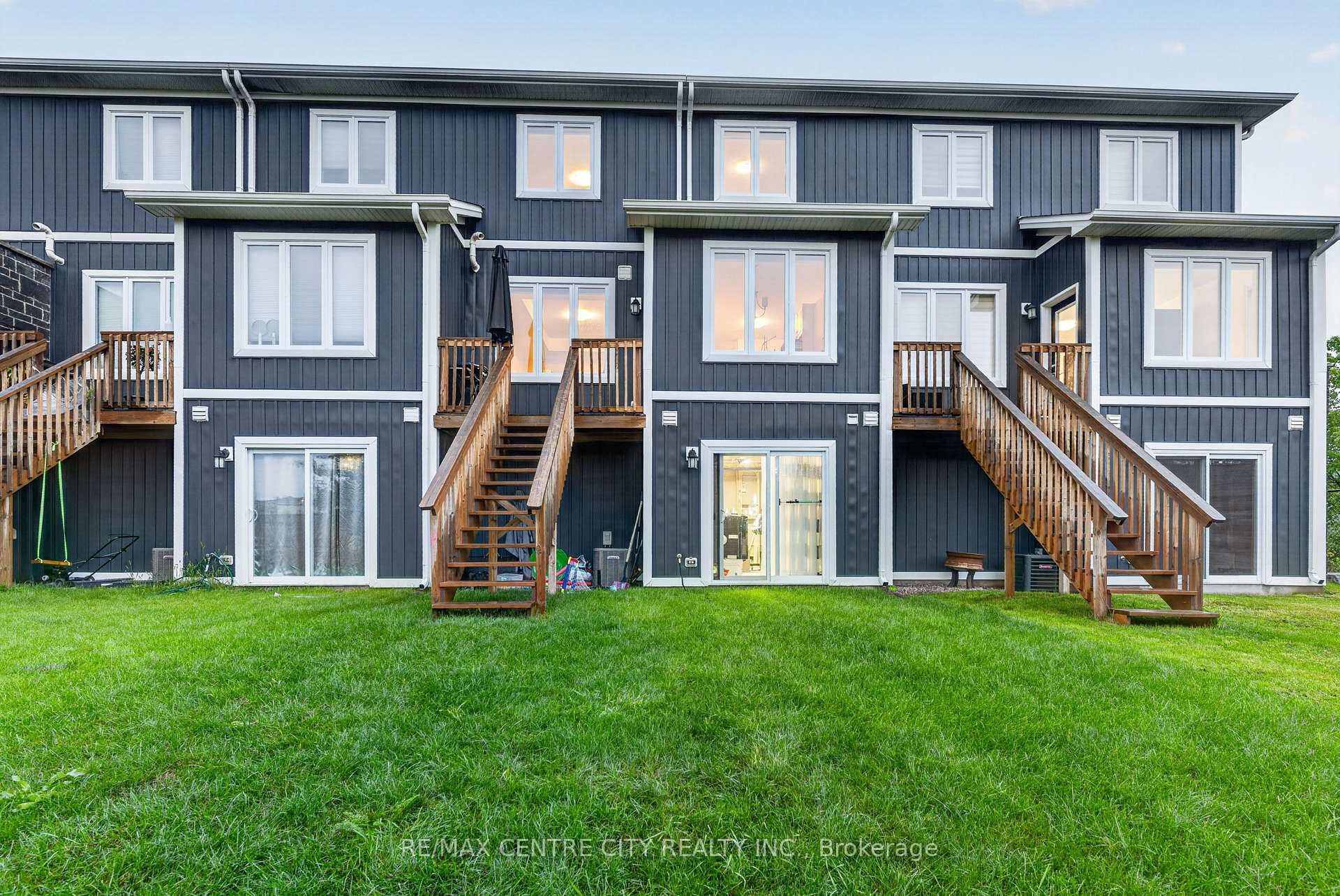 Photo 12 of 1740 Finley Crescent, London, North I — HOMEH