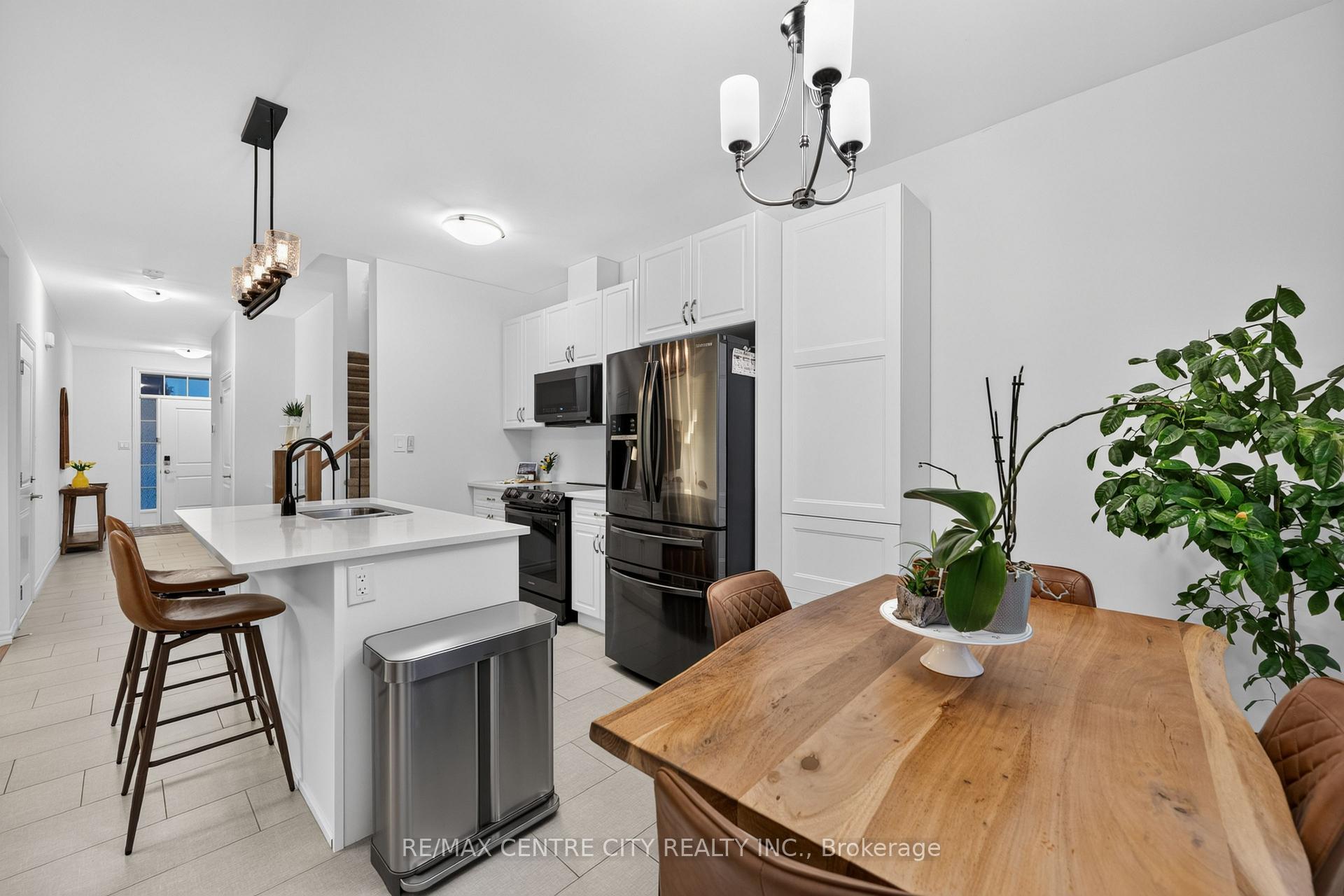 Photo 19 of 1740 Finley Crescent, London, North I — HOMEH