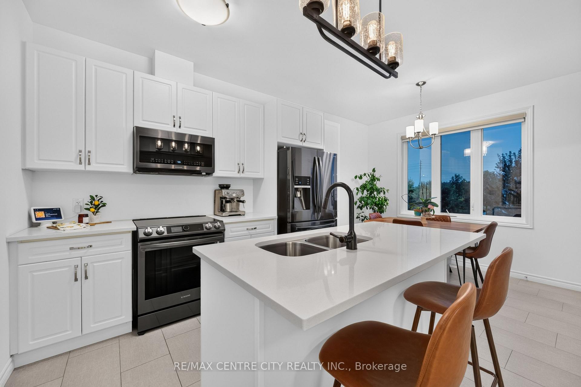 Photo 20 of 1740 Finley Crescent, London, North I — HOMEH