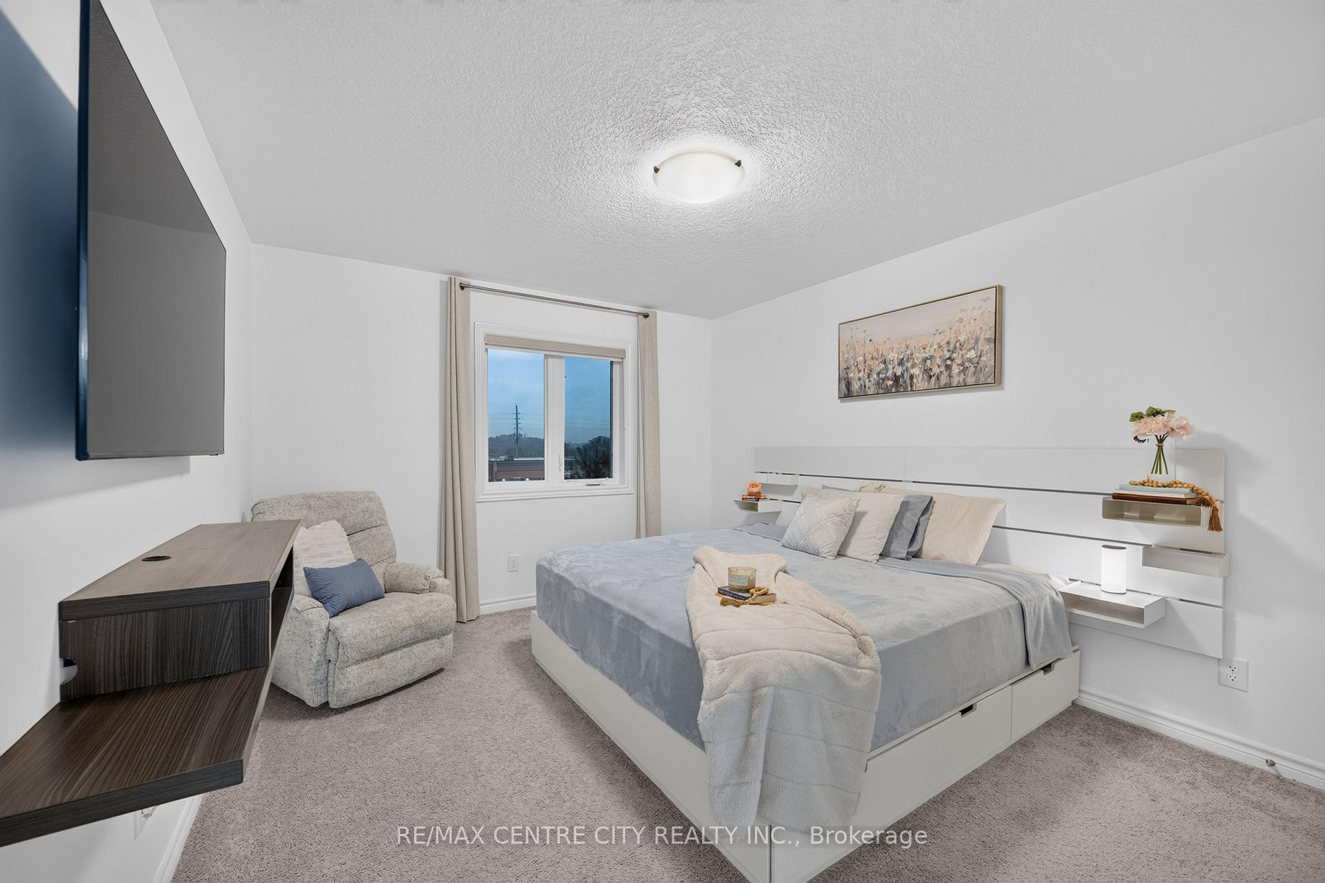 Photo 35 of 1740 Finley Crescent, London, North I — HOMEH