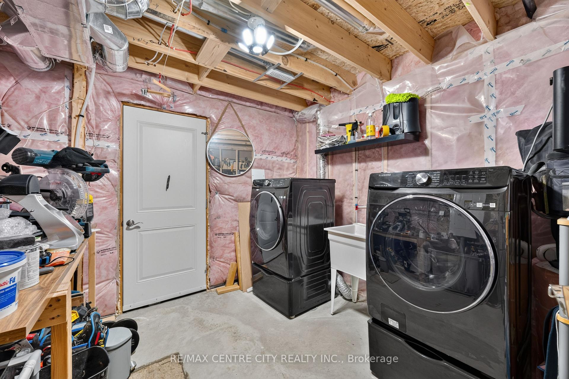 Photo 39 of 1740 Finley Crescent, London, North I — HOMEH