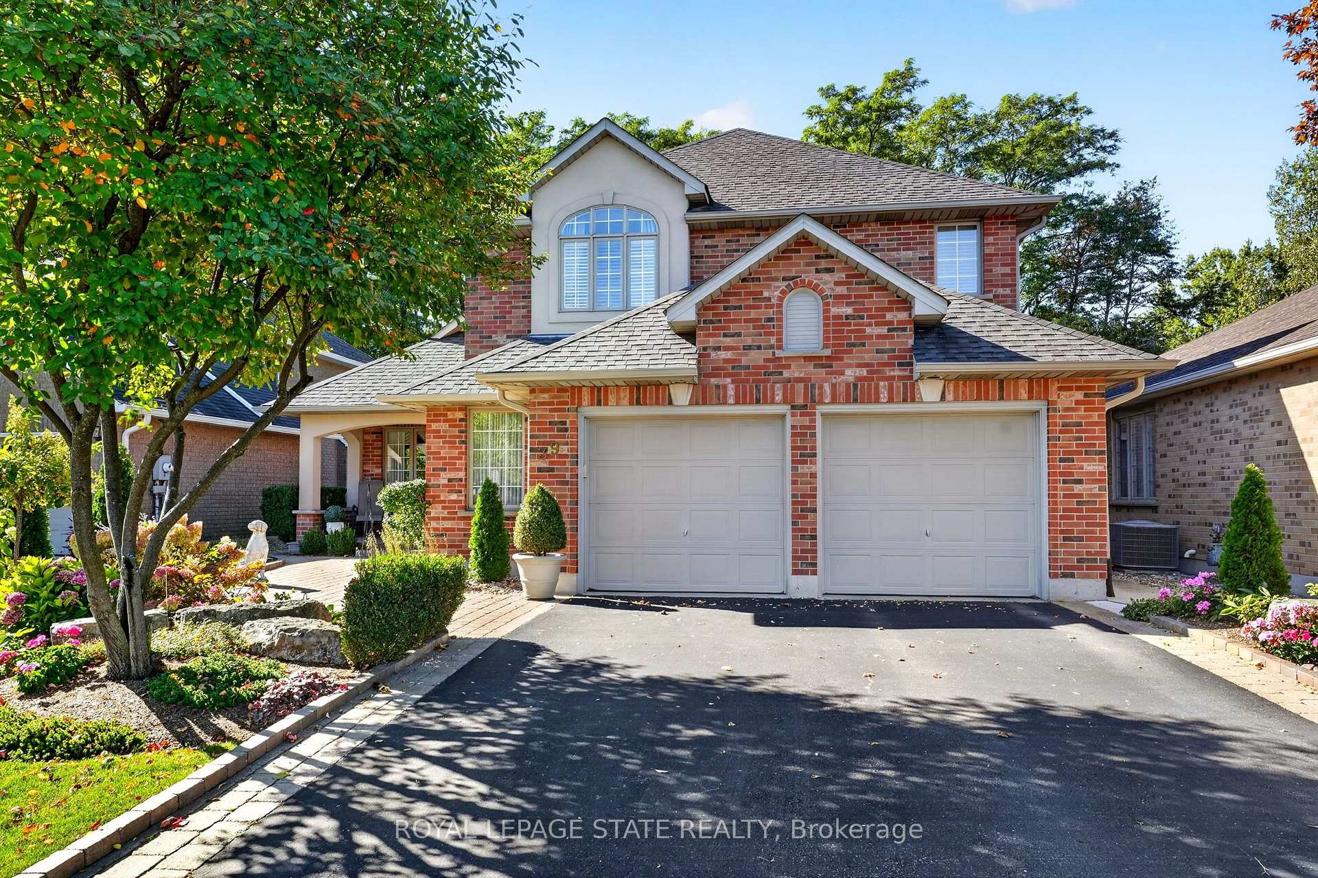Photo 1 of 39 Bellstone Lane, Hamilton, Mount Hope — HOMEH