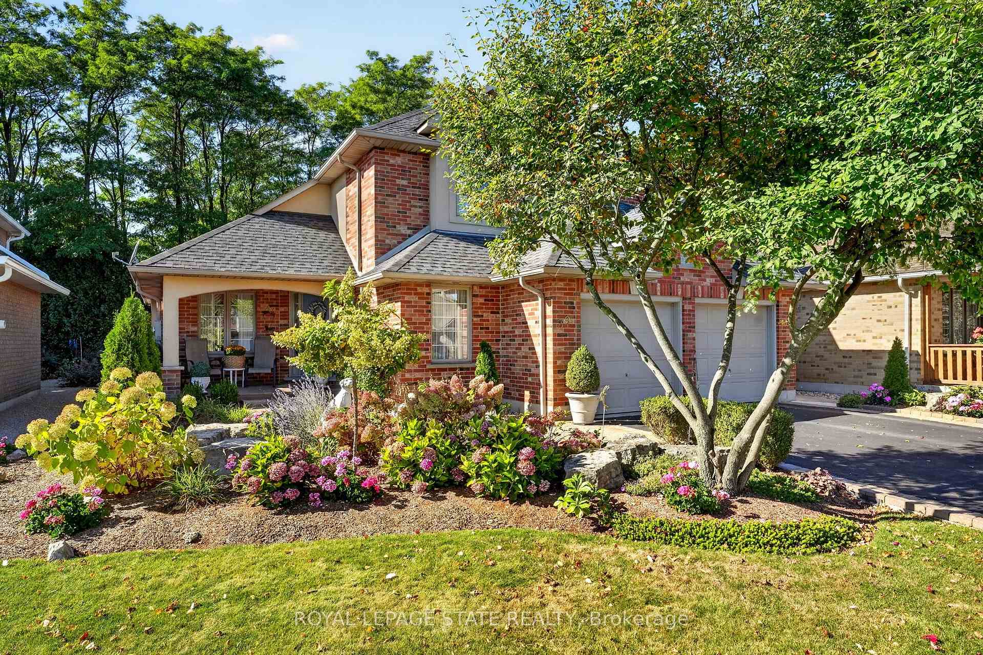 Photo 3 of 39 Bellstone Lane, Hamilton, Mount Hope — HOMEH