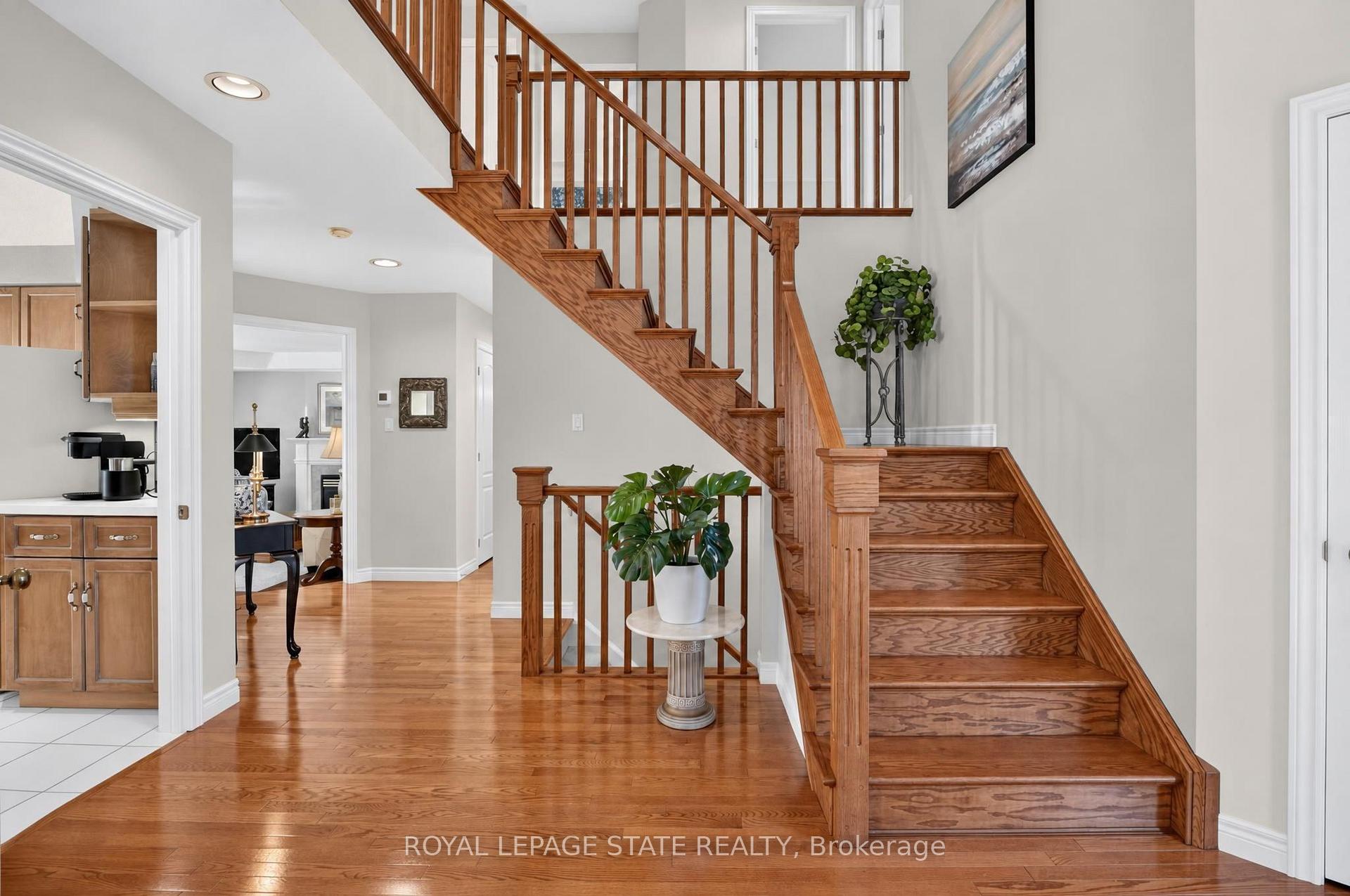 Photo 10 of 39 Bellstone Lane, Hamilton, Mount Hope — HOMEH