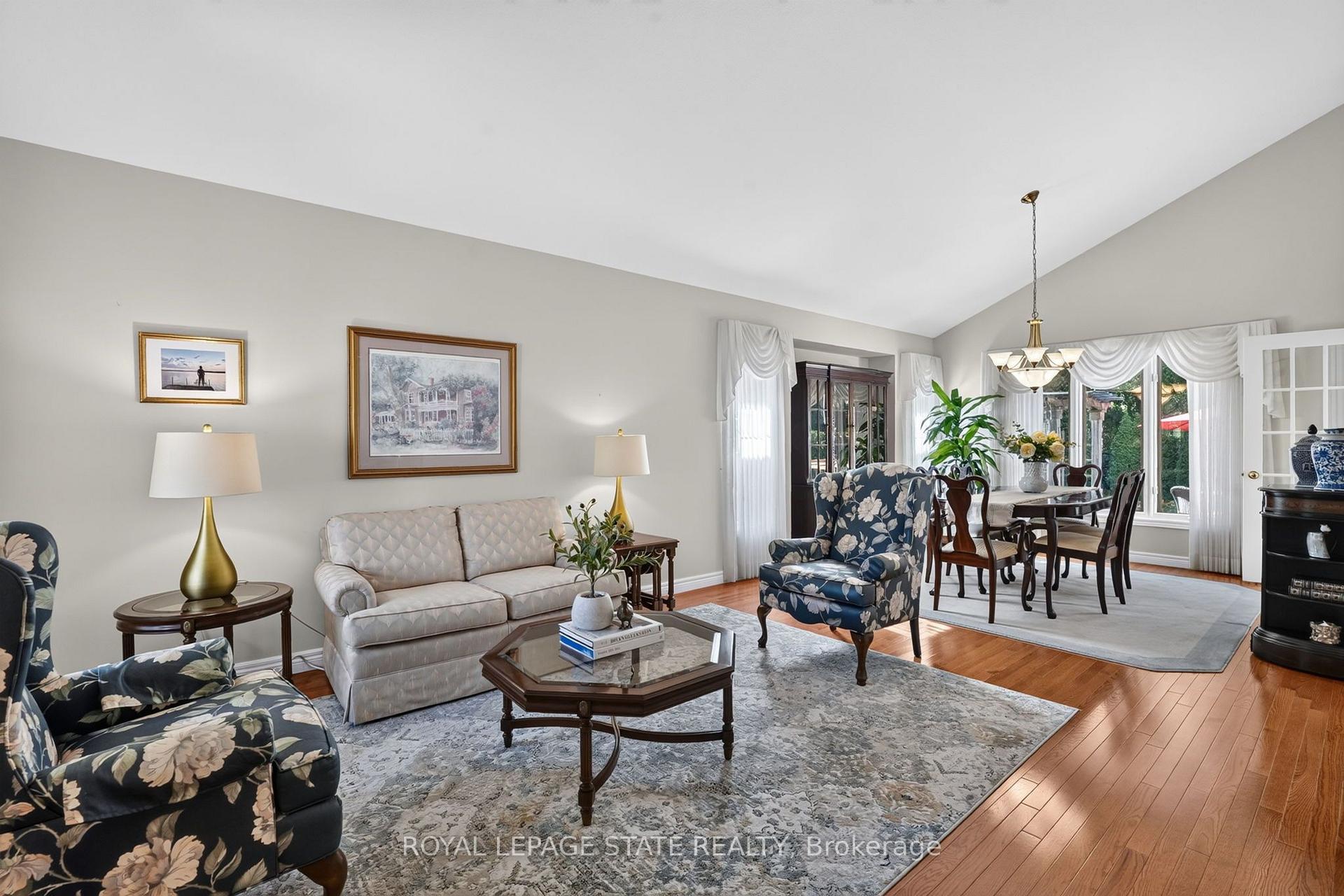 Photo 13 of 39 Bellstone Lane, Hamilton, Mount Hope — HOMEH