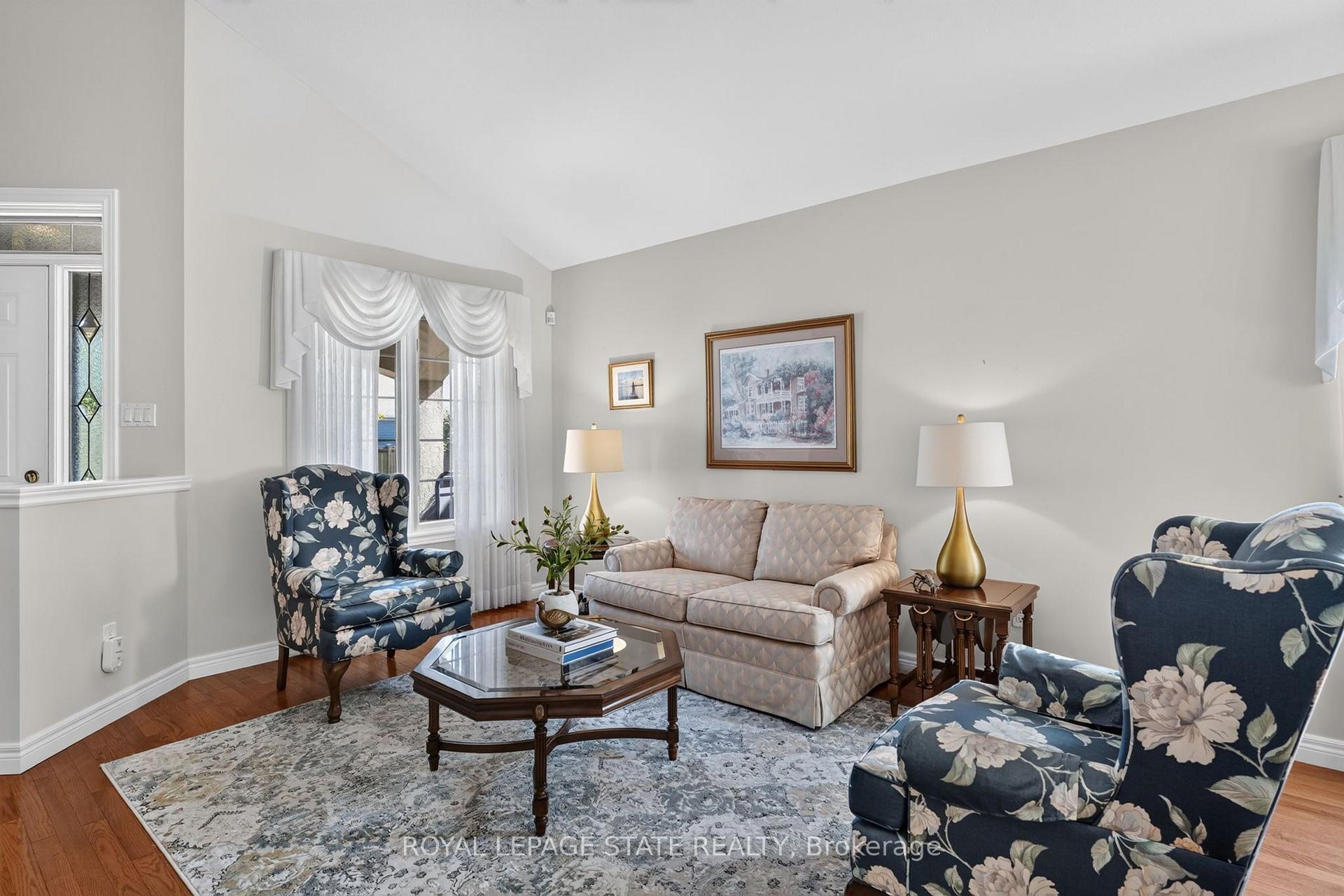 Photo 14 of 39 Bellstone Lane, Hamilton, Mount Hope — HOMEH