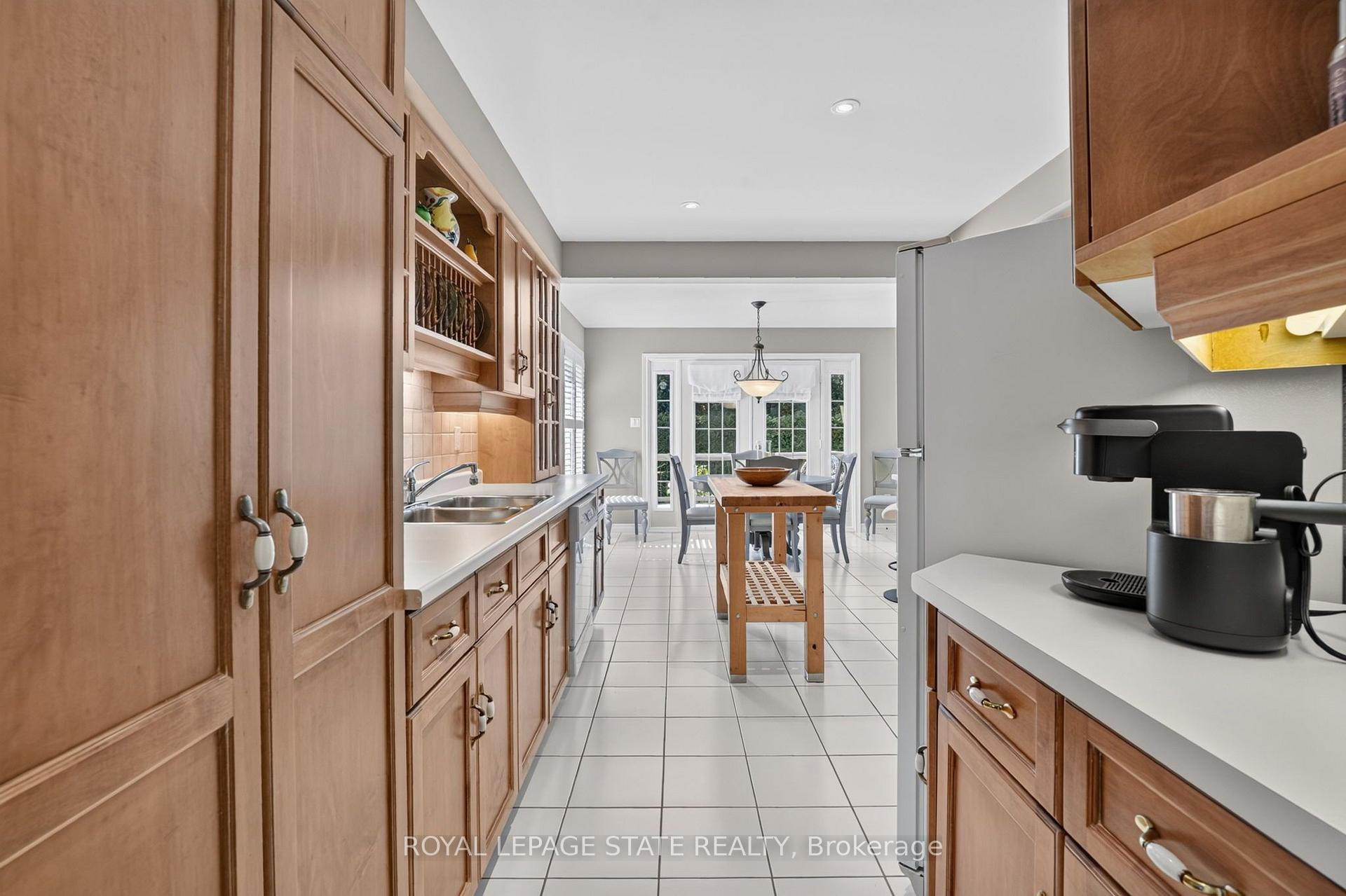 Photo 18 of 39 Bellstone Lane, Hamilton, Mount Hope — HOMEH