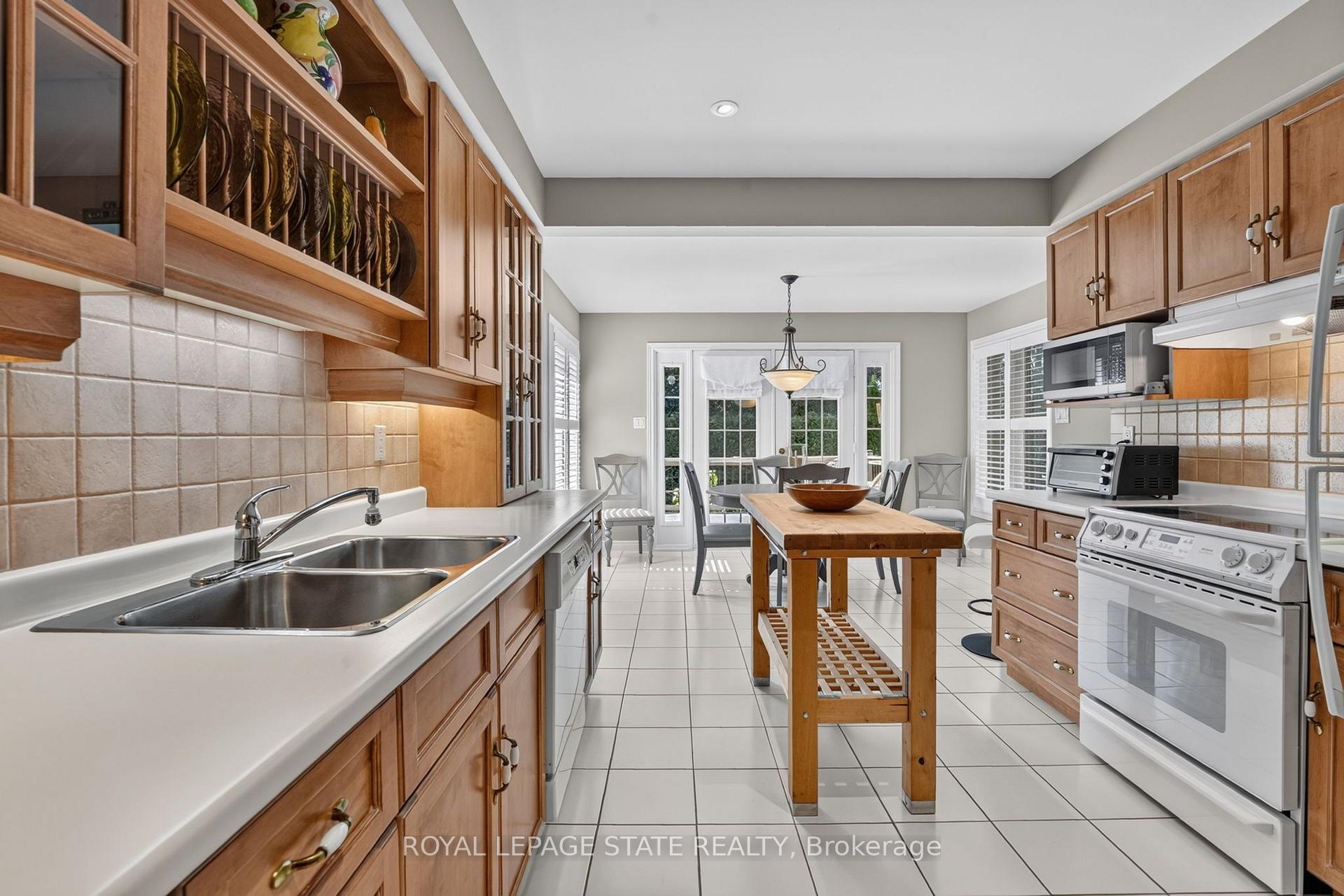 Photo 19 of 39 Bellstone Lane, Hamilton, Mount Hope — HOMEH