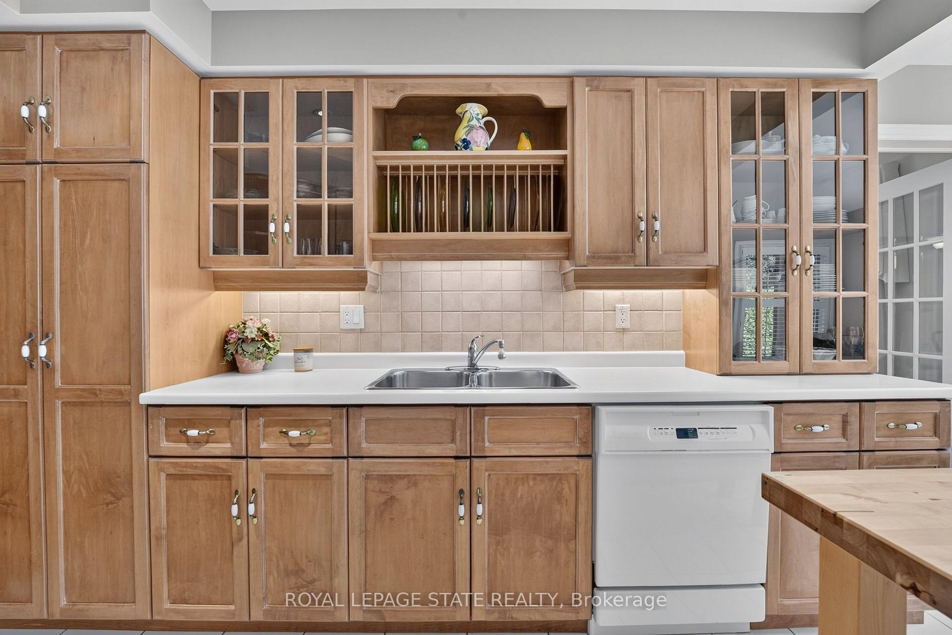Photo 20 of 39 Bellstone Lane, Hamilton, Mount Hope — HOMEH