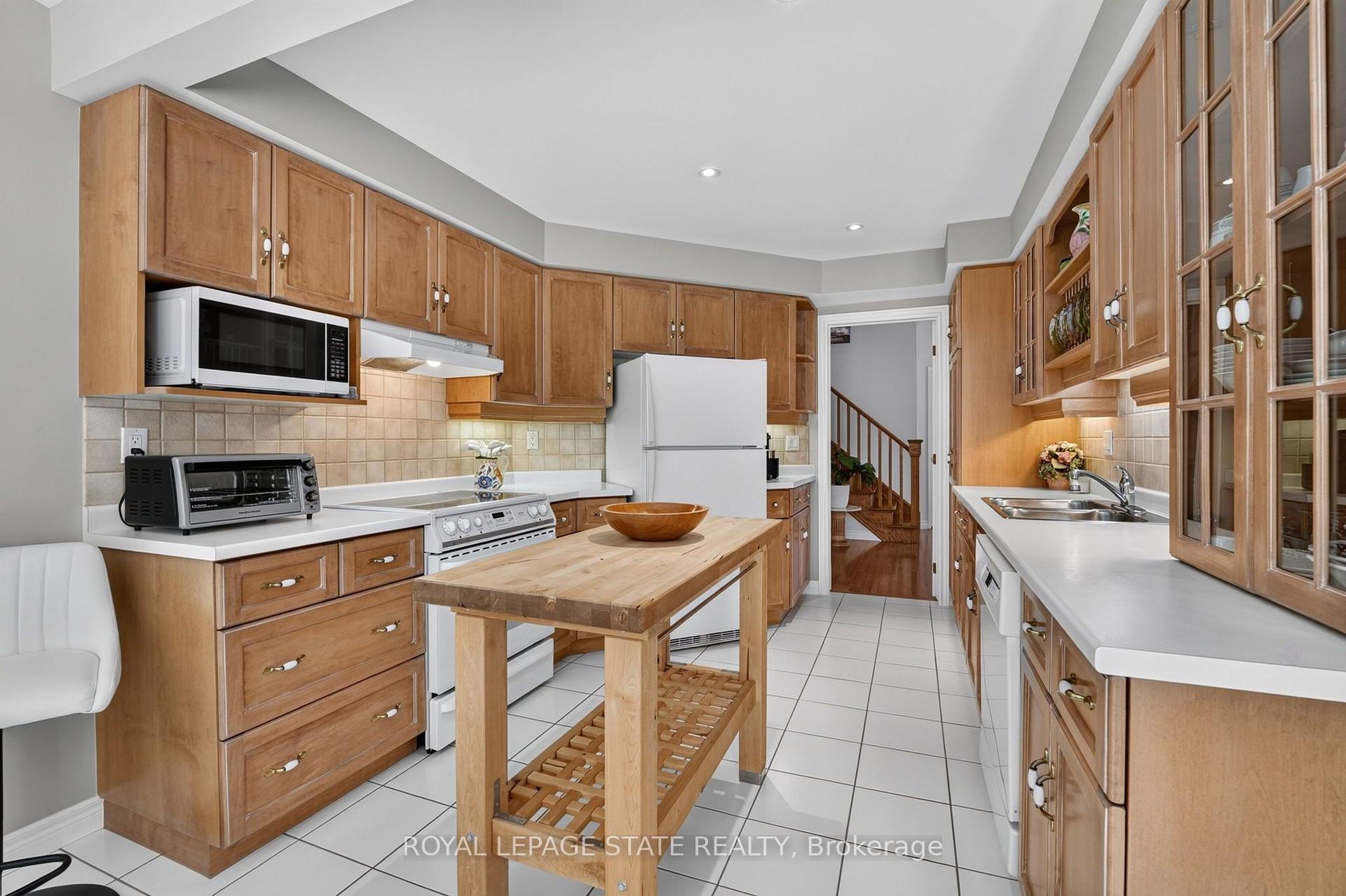 Photo 21 of 39 Bellstone Lane, Hamilton, Mount Hope — HOMEH