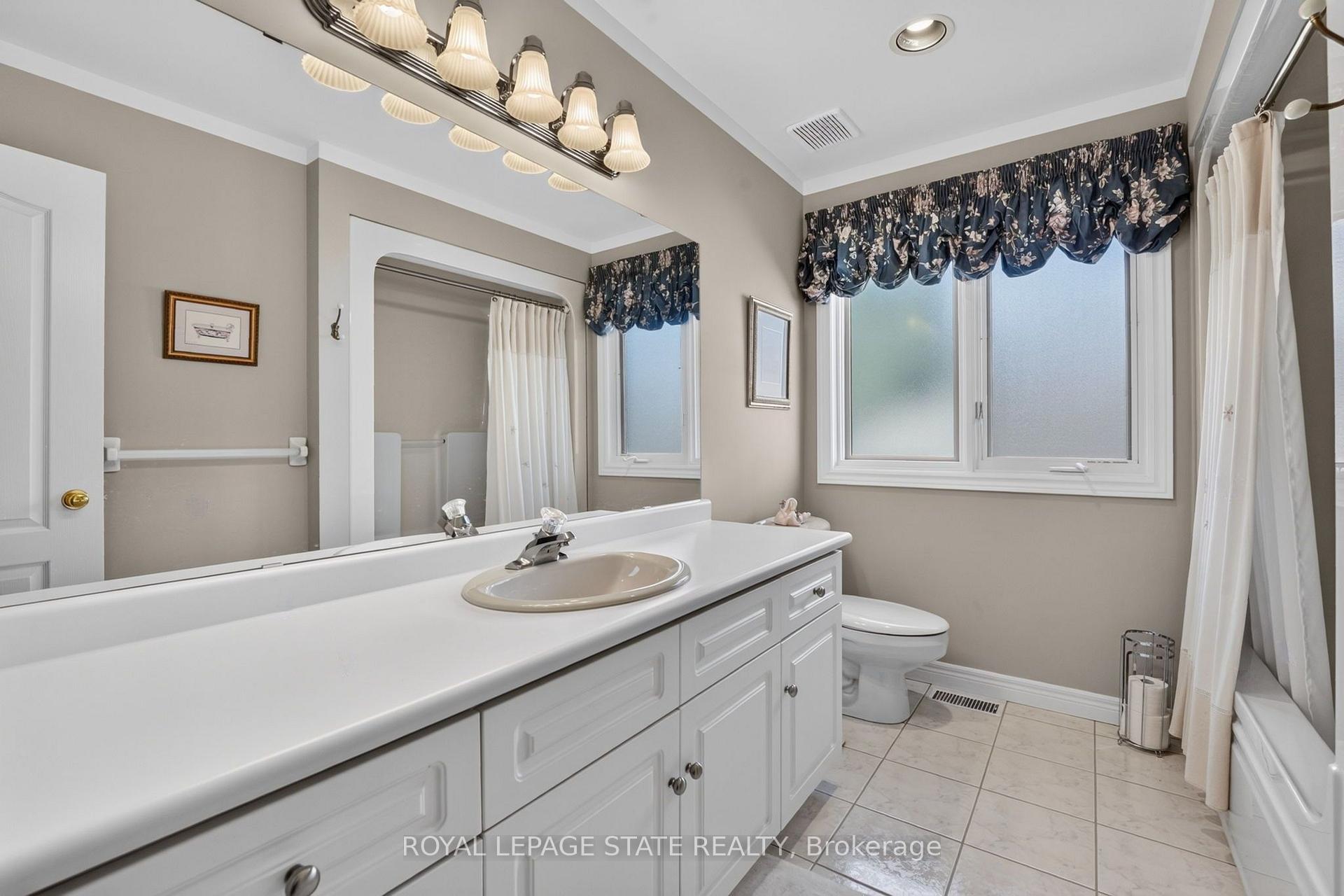 Photo 36 of 39 Bellstone Lane, Hamilton, Mount Hope — HOMEH