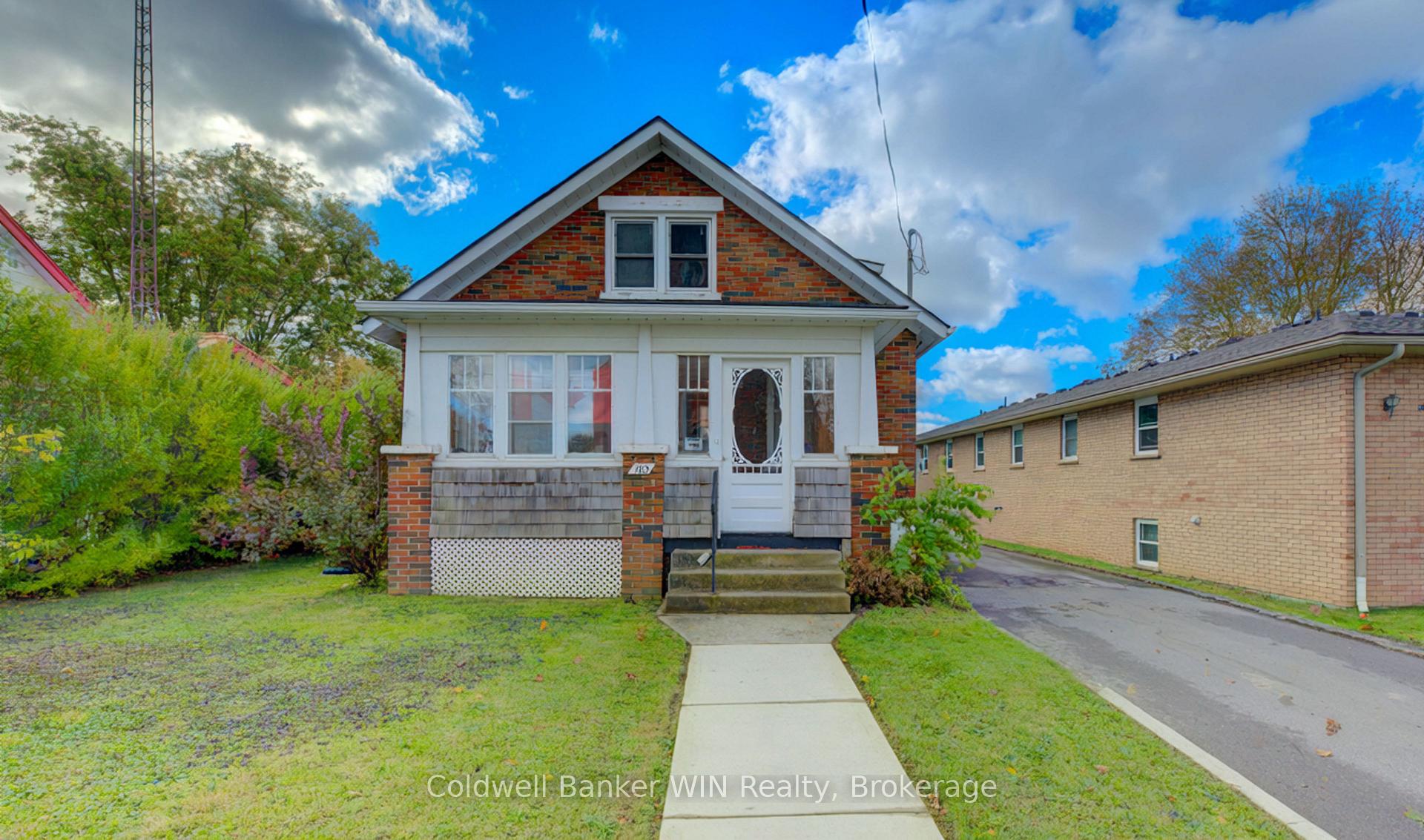 Photo of 160 Queen Street E