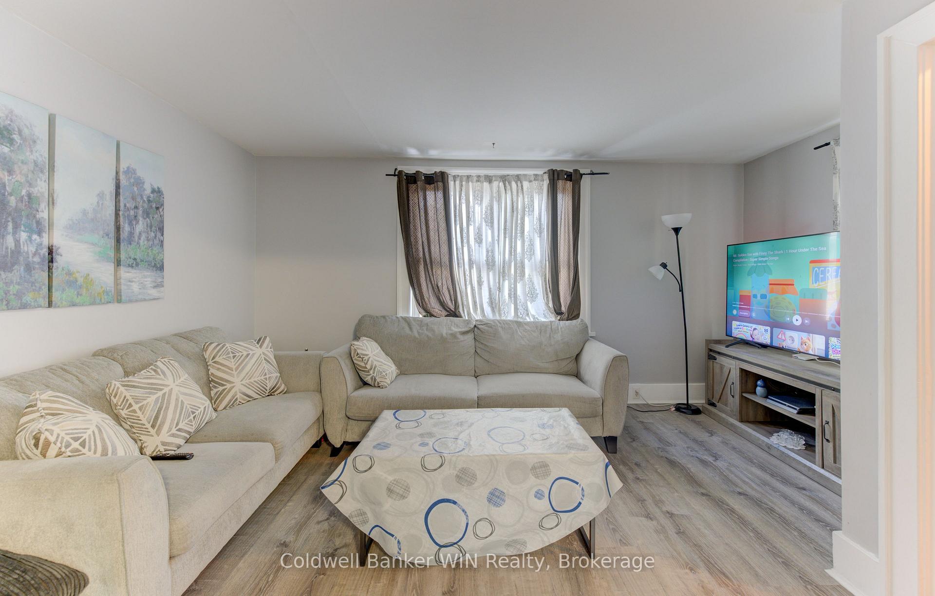 Photo 4 of 160 Queen Street E, Wellington North, Mount Forest — HOMEH