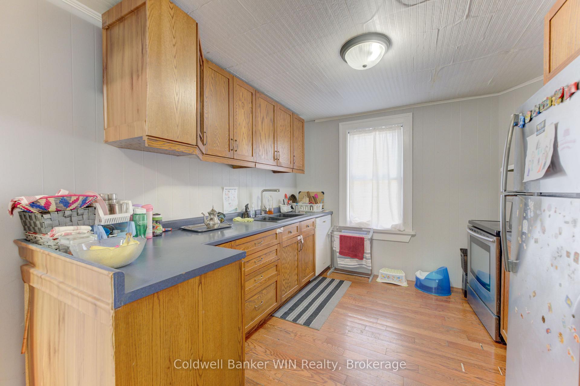 Photo 10 of 160 Queen Street E, Wellington North, Mount Forest — HOMEH