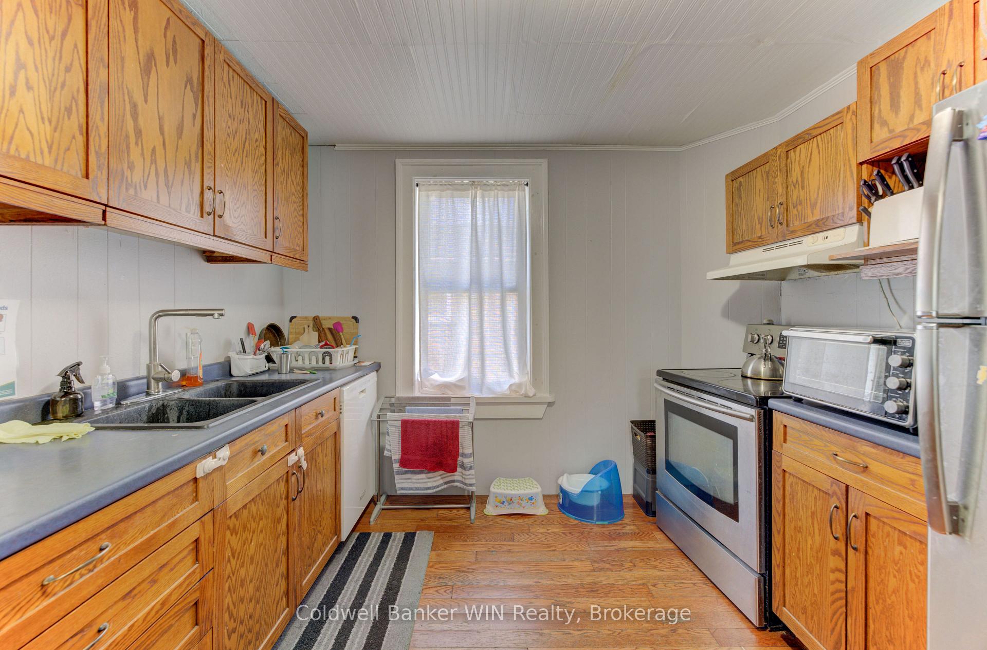 Photo 11 of 160 Queen Street E, Wellington North, Mount Forest — HOMEH