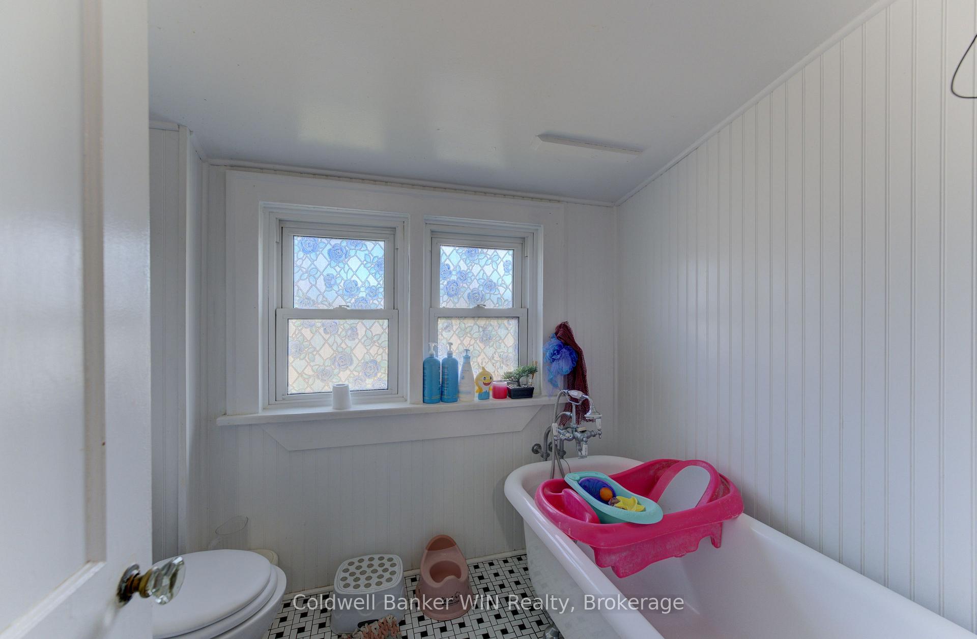Photo 17 of 160 Queen Street E, Wellington North, Mount Forest — HOMEH