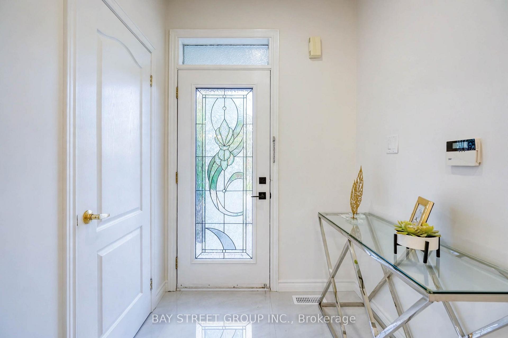 Photo 3 of 15 Fraserwood Road, Vaughan, Patterson — HOMEH