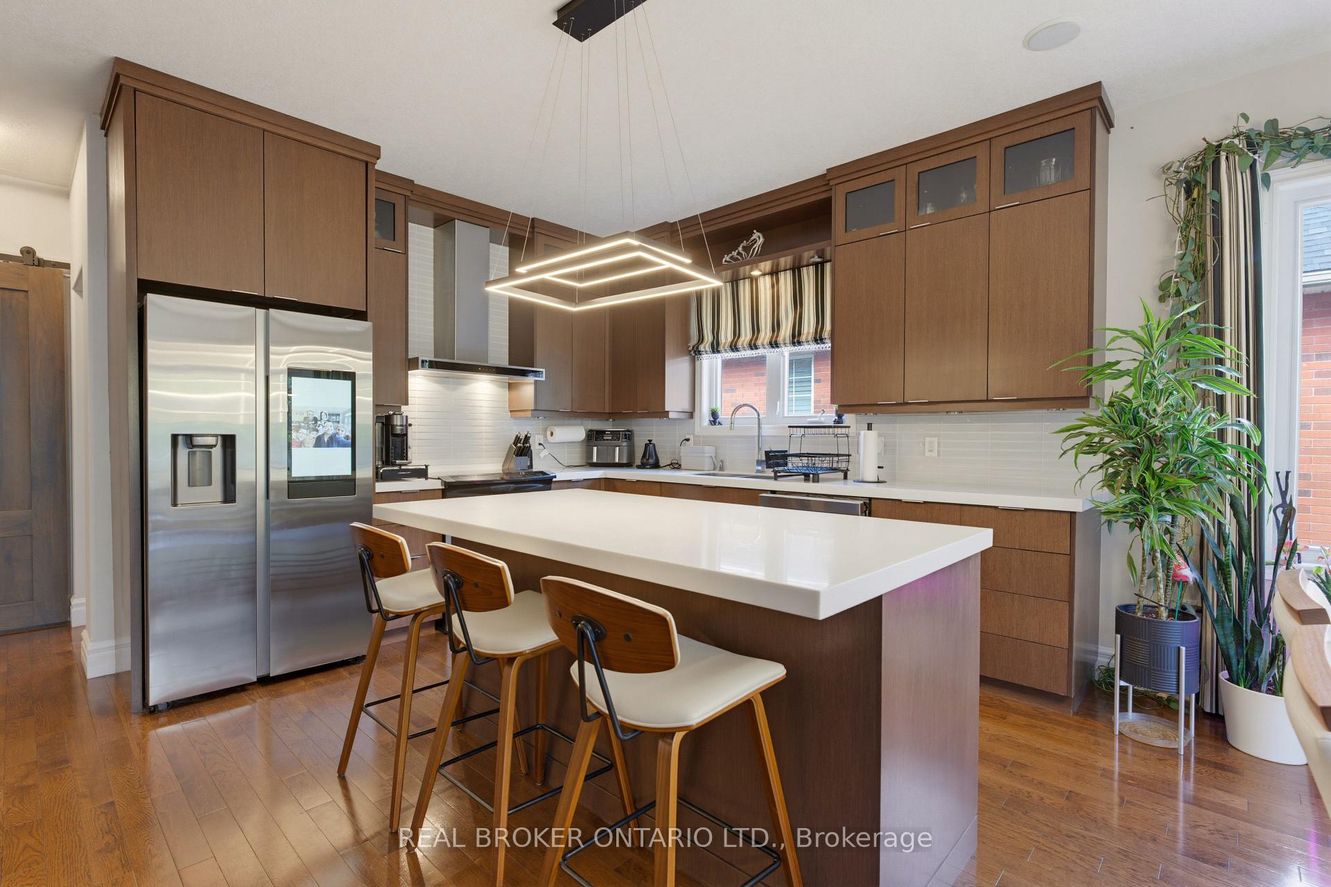 Photo 10 of 70 Deer Ridge Crescent, Kitchener, Pioneer Tower West — HOMEH