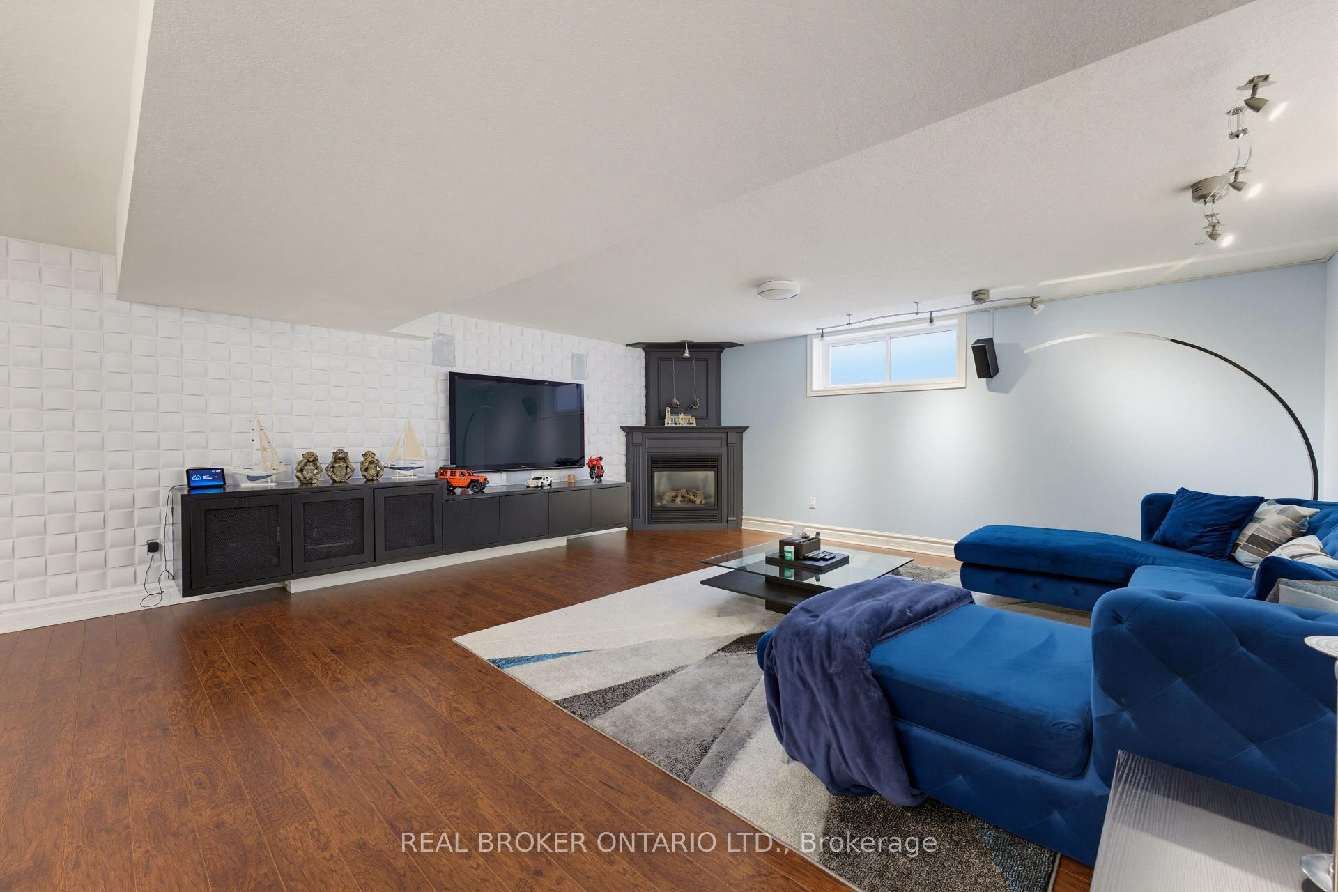 Photo 29 of 70 Deer Ridge Crescent, Kitchener, Pioneer Tower West — HOMEH