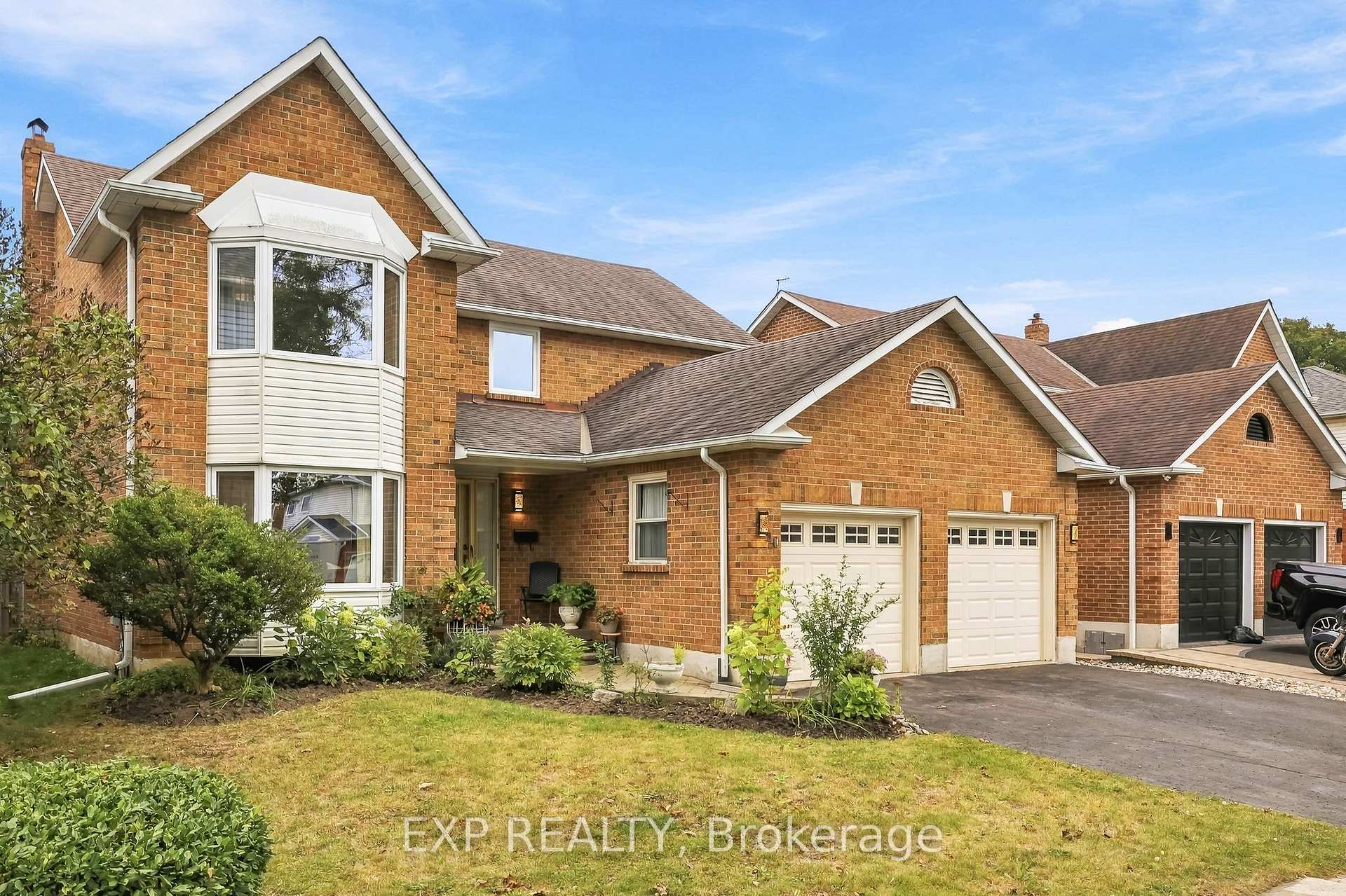 Photo 2 of 40 Orchard Park Drive, Clarington, Bowmanville — HOMEH