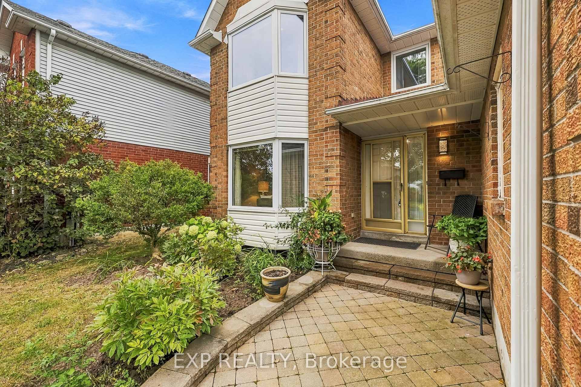 Photo 4 of 40 Orchard Park Drive, Clarington, Bowmanville — HOMEH