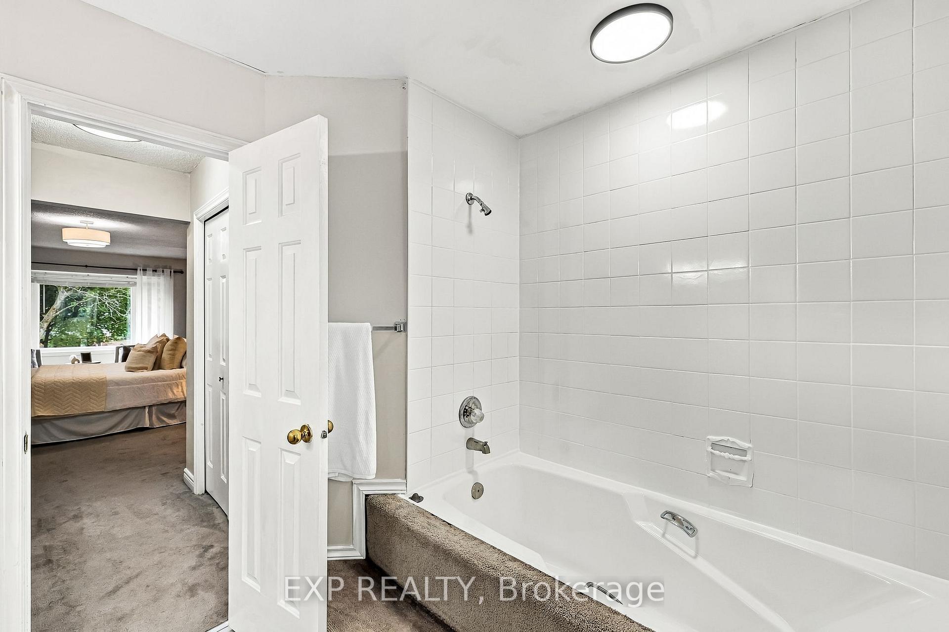 Photo 35 of 40 Orchard Park Drive, Clarington, Bowmanville — HOMEH