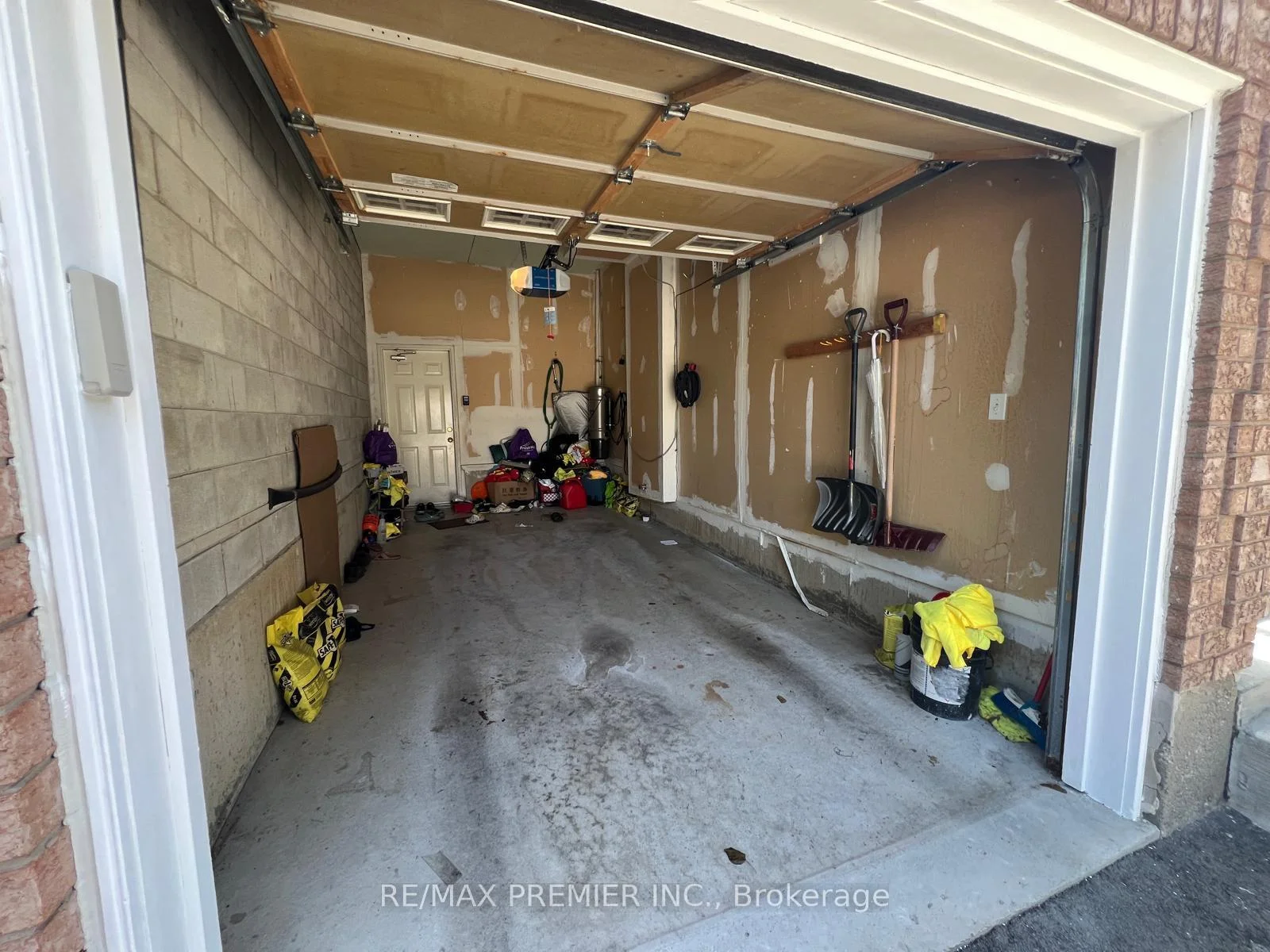 Photo 3 of 371 Krotone Crescent, Mississauga, Meadowvale Village — HOMEH