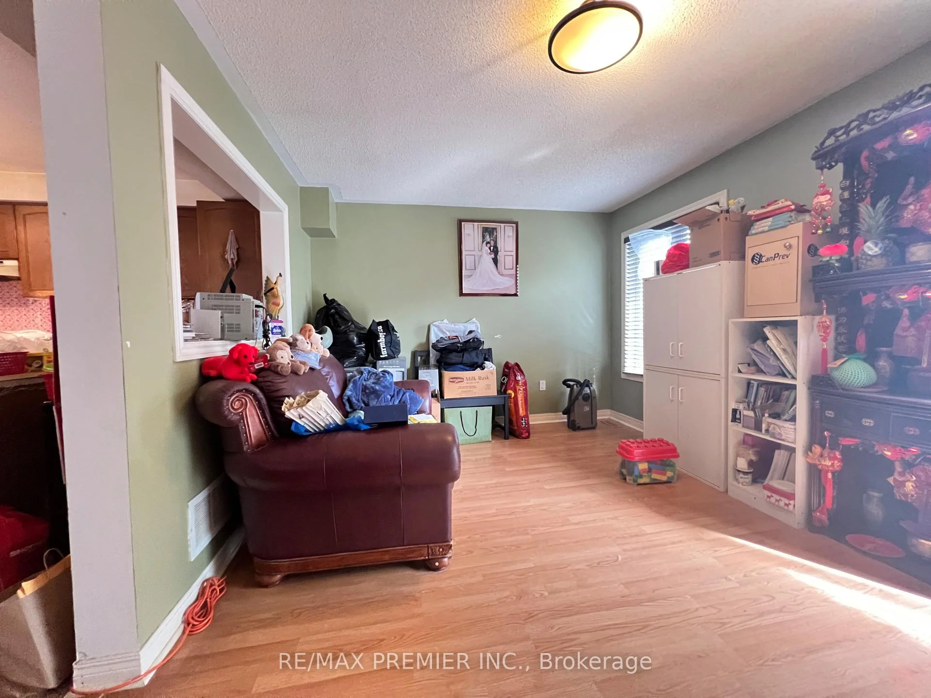 Photo 4 of 371 Krotone Crescent, Mississauga, Meadowvale Village — HOMEH