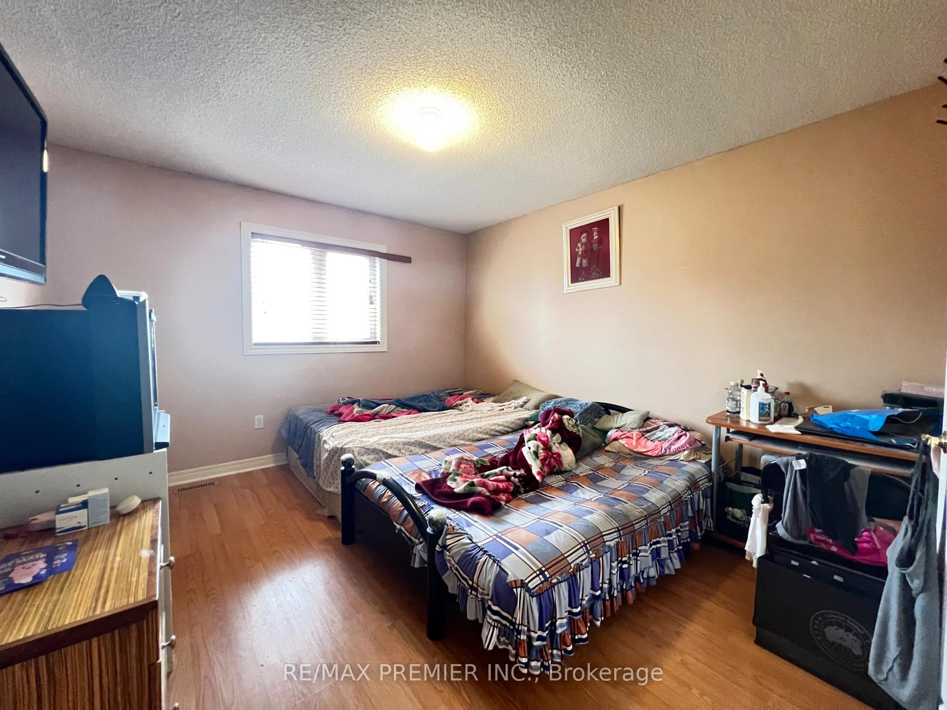 Photo 5 of 371 Krotone Crescent, Mississauga, Meadowvale Village — HOMEH
