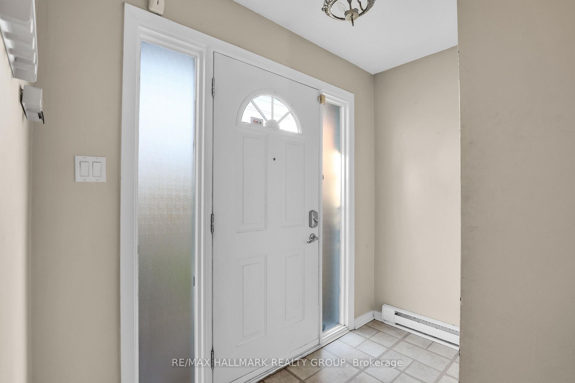 Photo 2 of 924 Dynes Road, Ottawa, Carleton Square — HOMEH