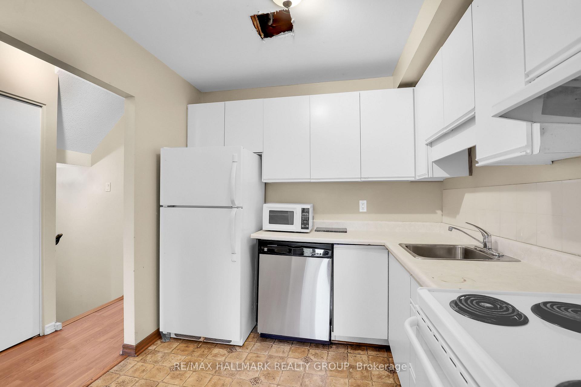 Photo 4 of 924 Dynes Road, Ottawa, Carleton Square — HOMEH